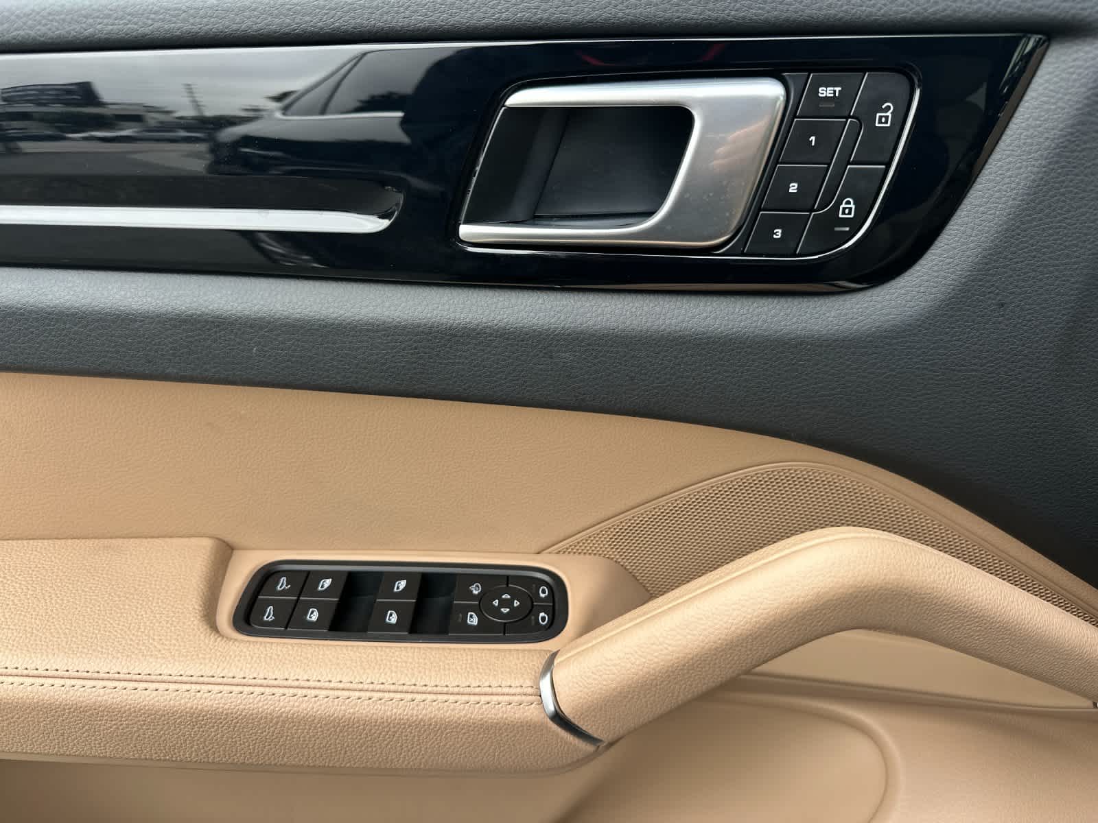 Thumbnail: 2023 Porsche Cayenne - 12