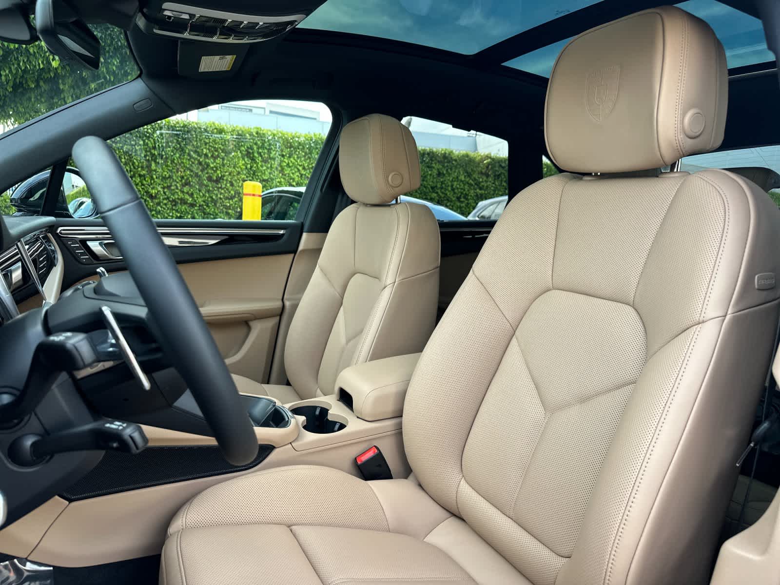 Thumbnail: 2026 Porsche Macan - 5