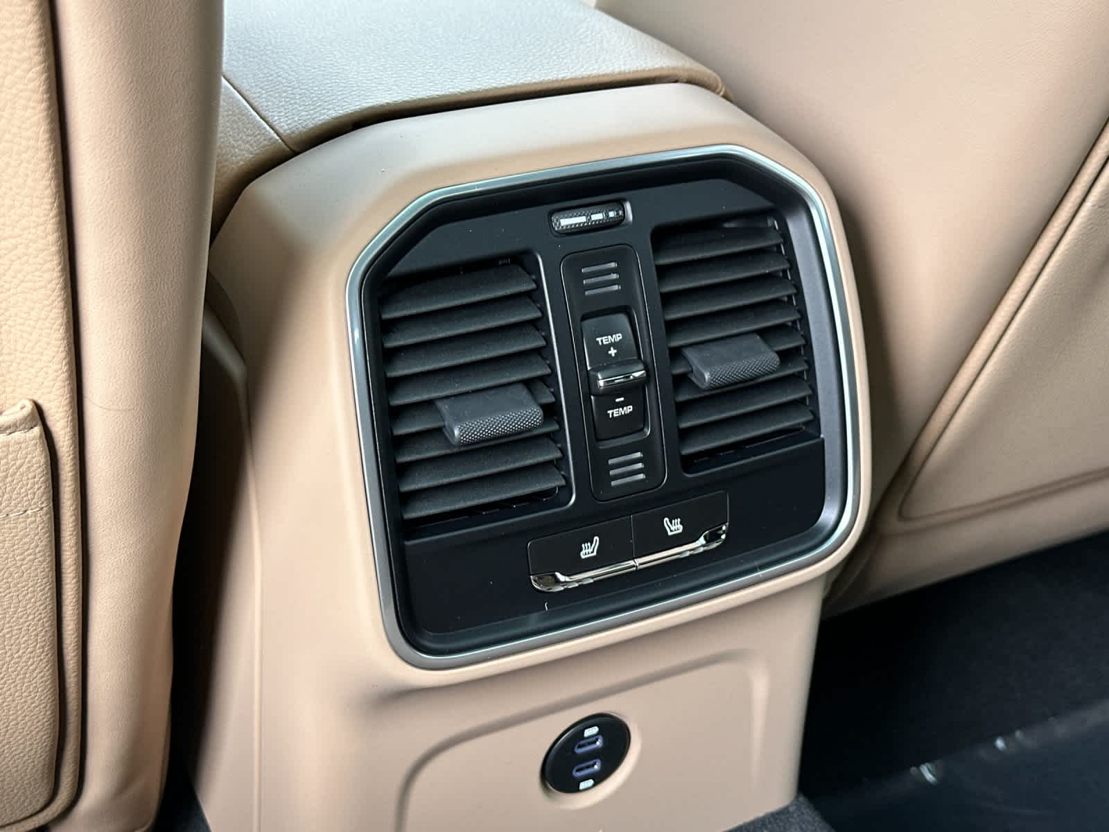 Thumbnail: 2026 Porsche Macan - 14