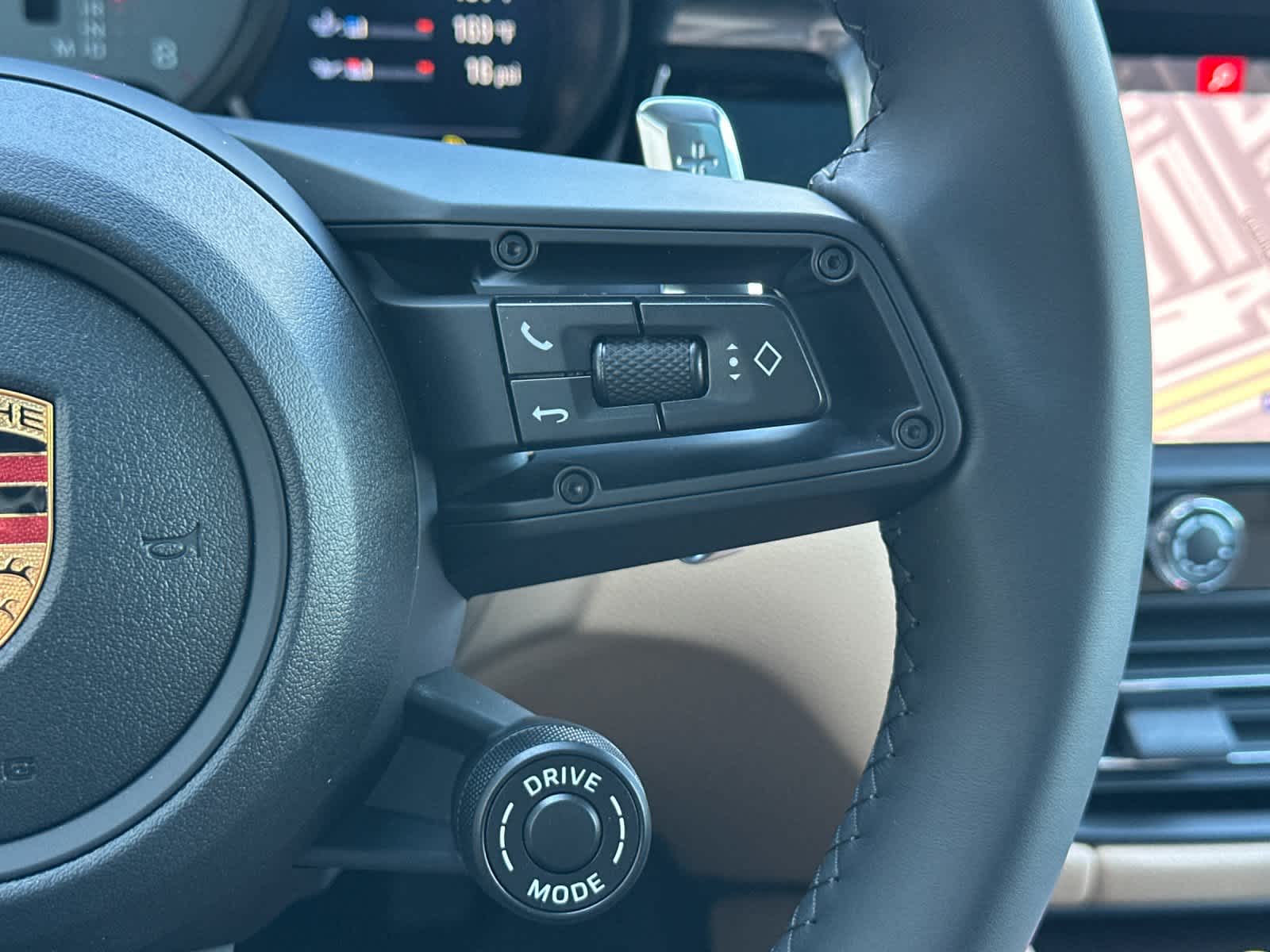 Thumbnail: 2026 Porsche Macan - 28