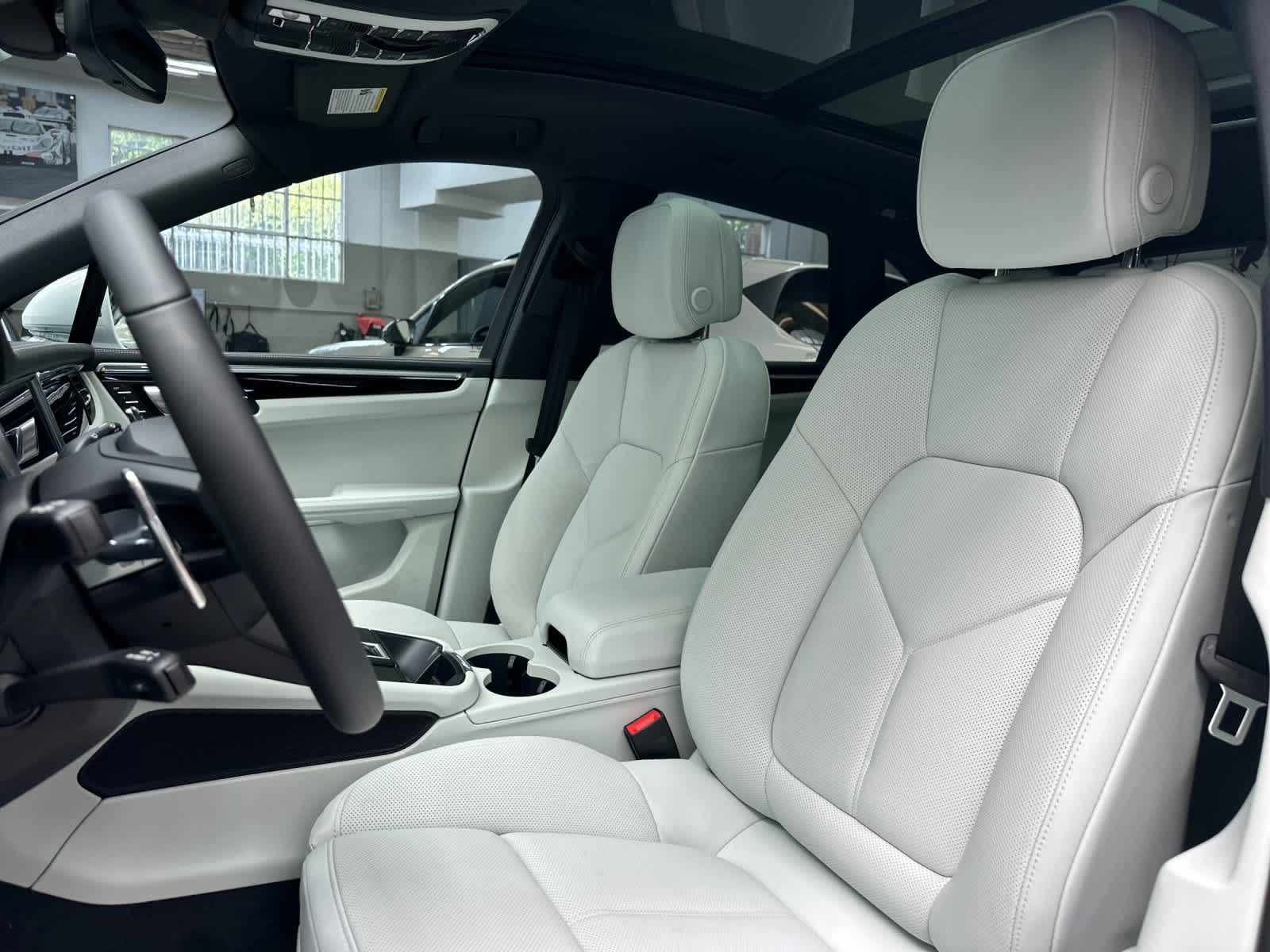 Thumbnail: 2026 Porsche Macan - 5