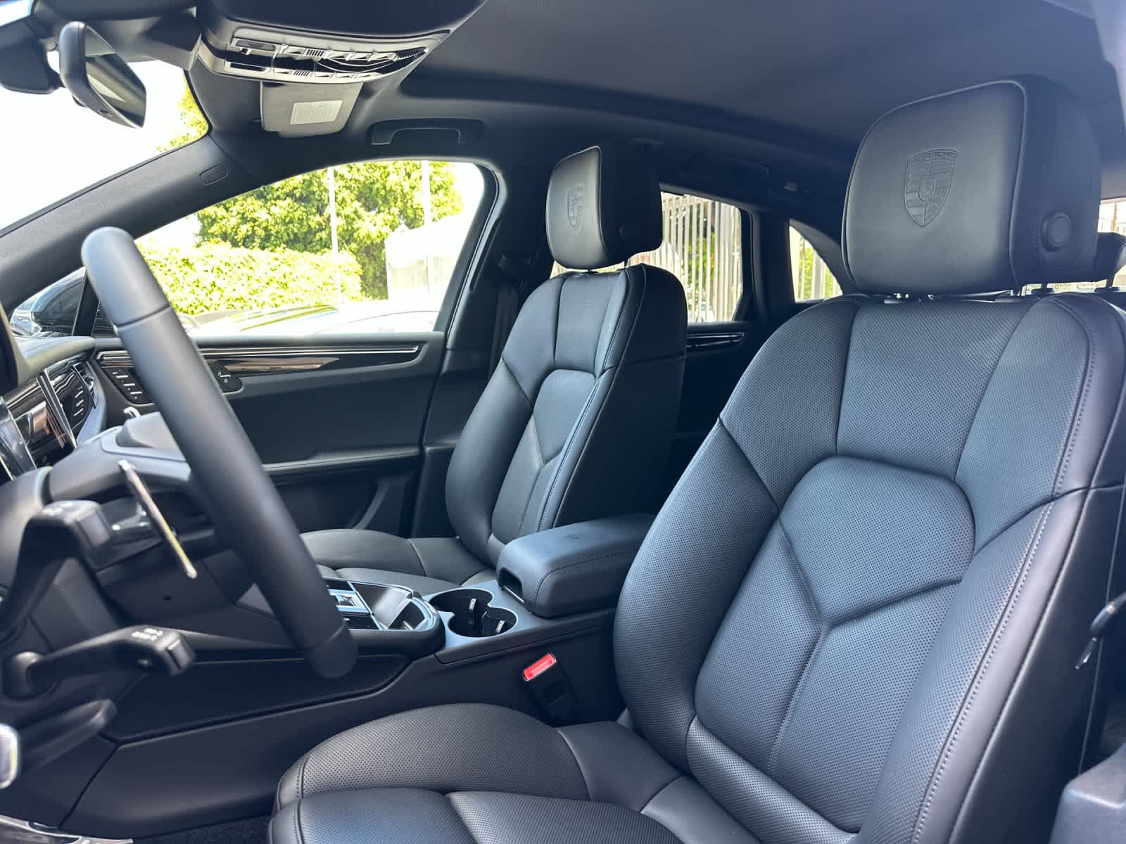 Thumbnail: 2026 Porsche Macan - 5
