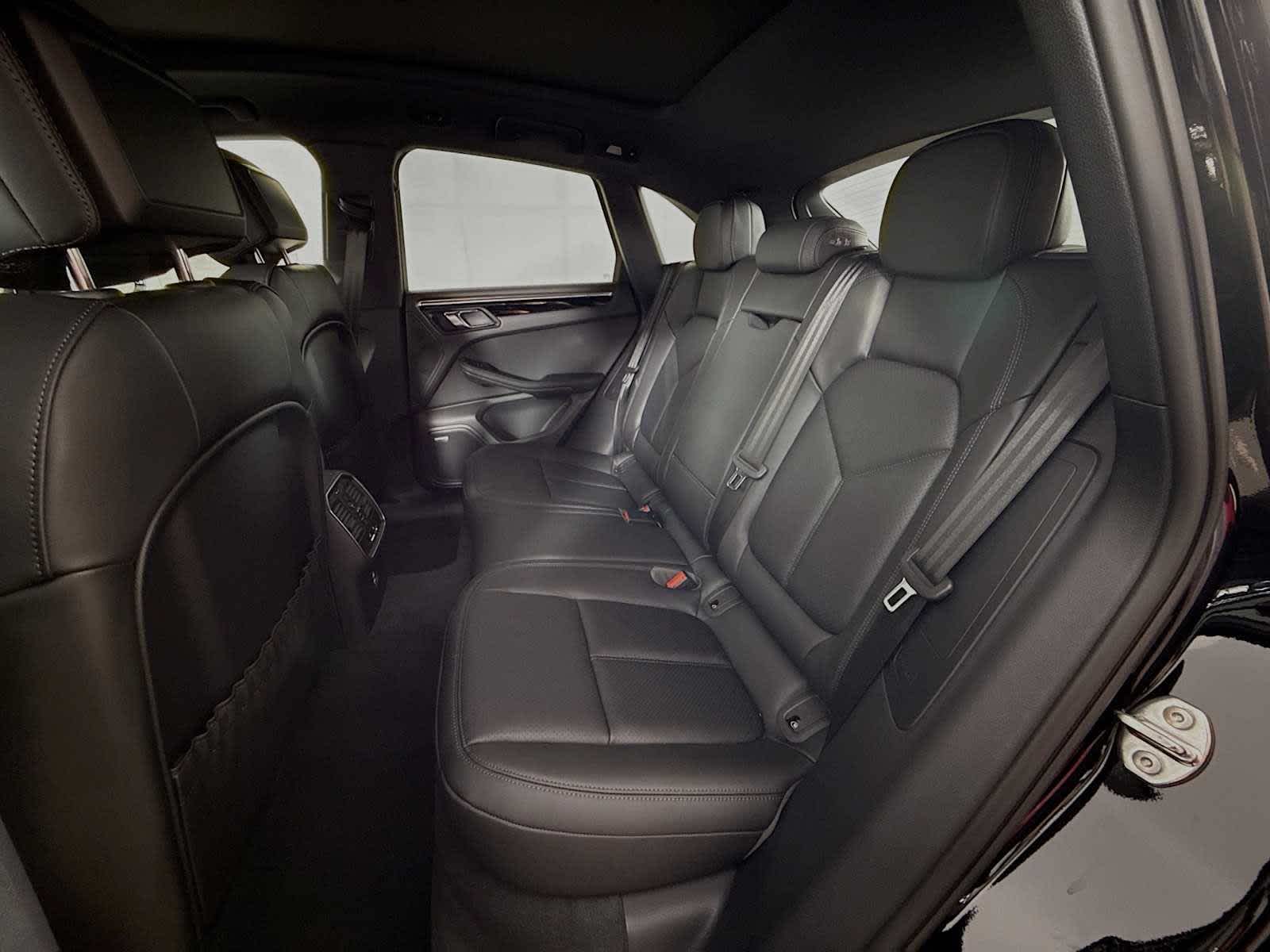 Thumbnail: 2026 Porsche Macan - 17