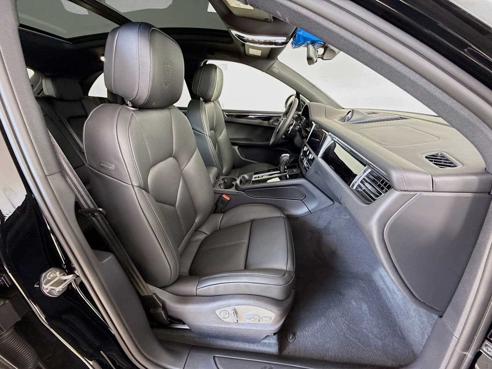 Thumbnail: 2026 Porsche Macan - 21