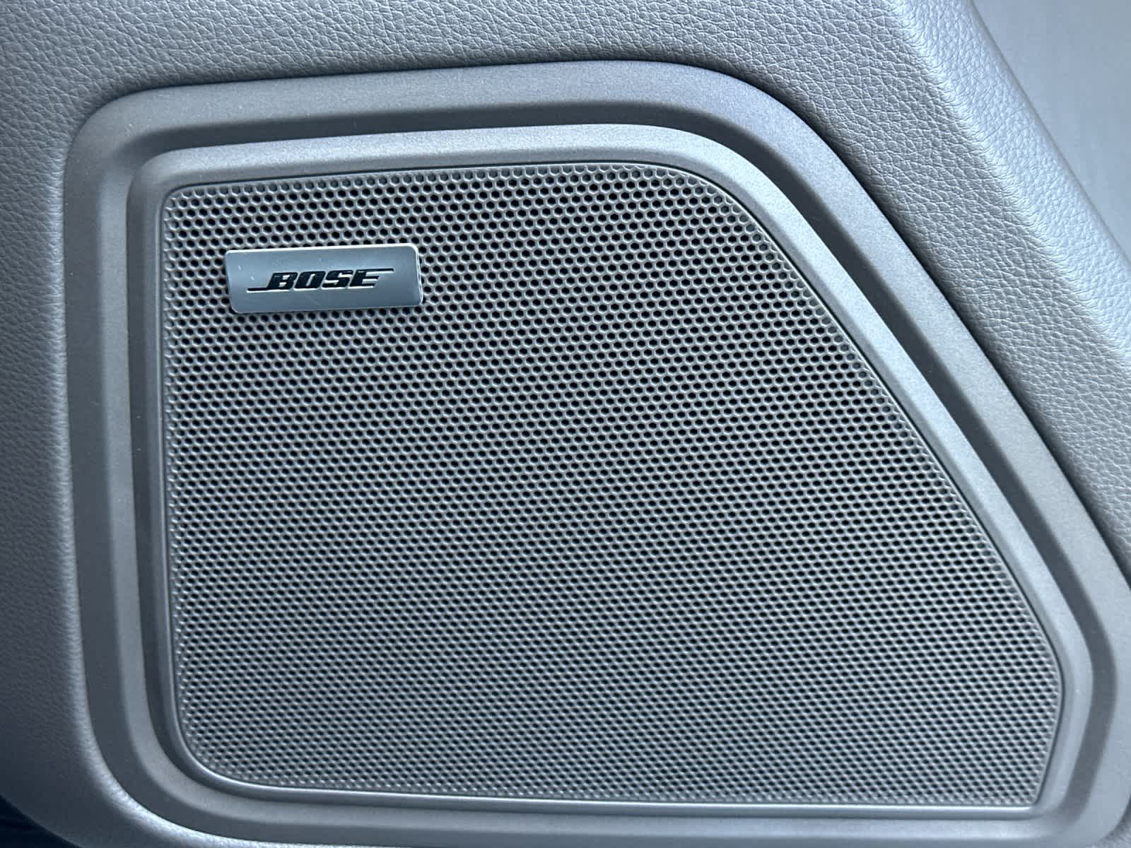 Thumbnail: 2026 Porsche Macan - 20