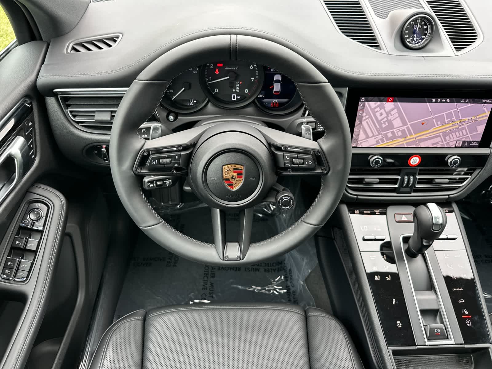 Thumbnail: 2026 Porsche Macan - 15
