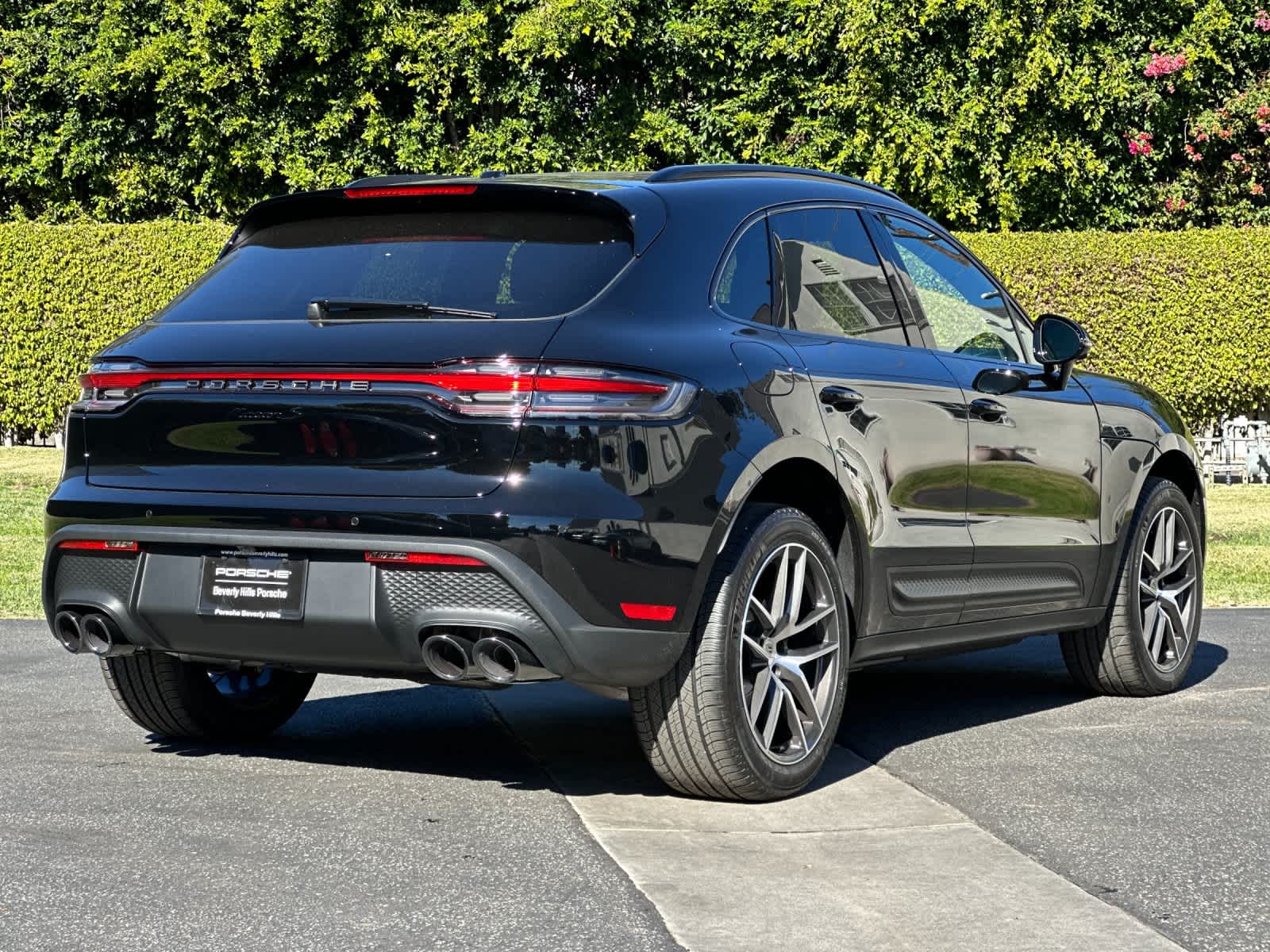 Thumbnail: 2026 Porsche Macan - 8