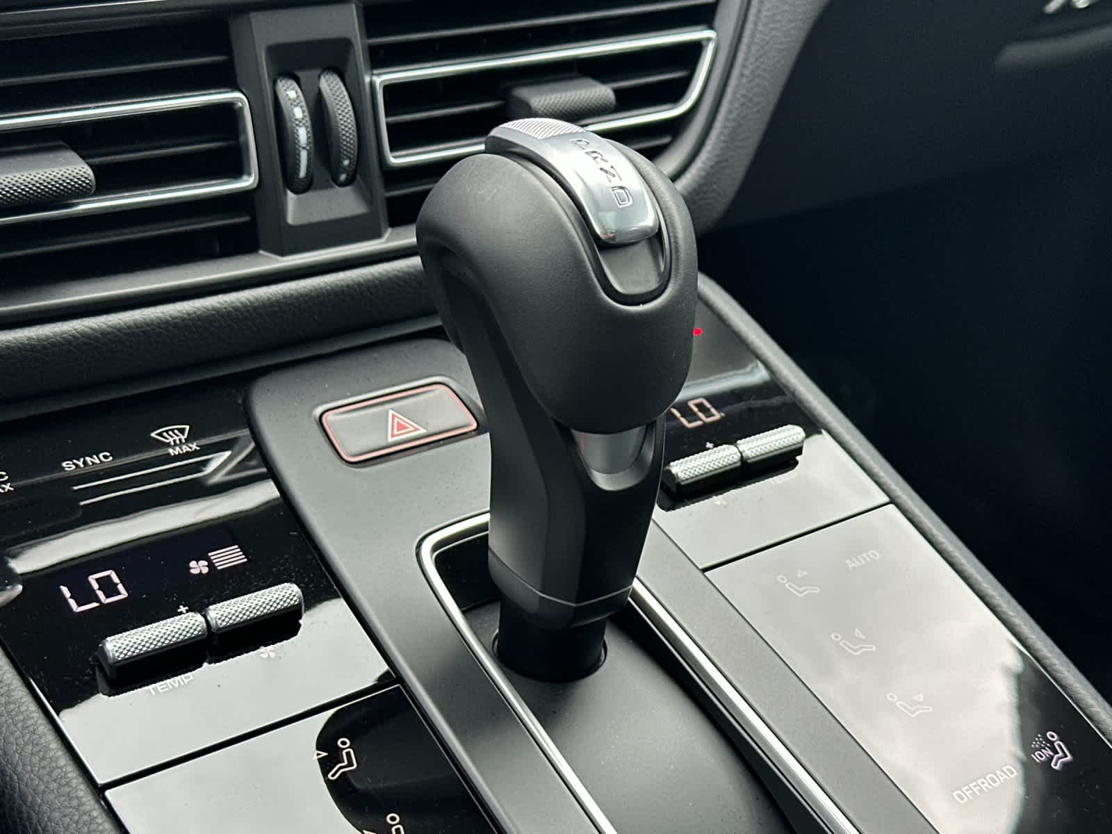 Thumbnail: 2026 Porsche Macan - 25