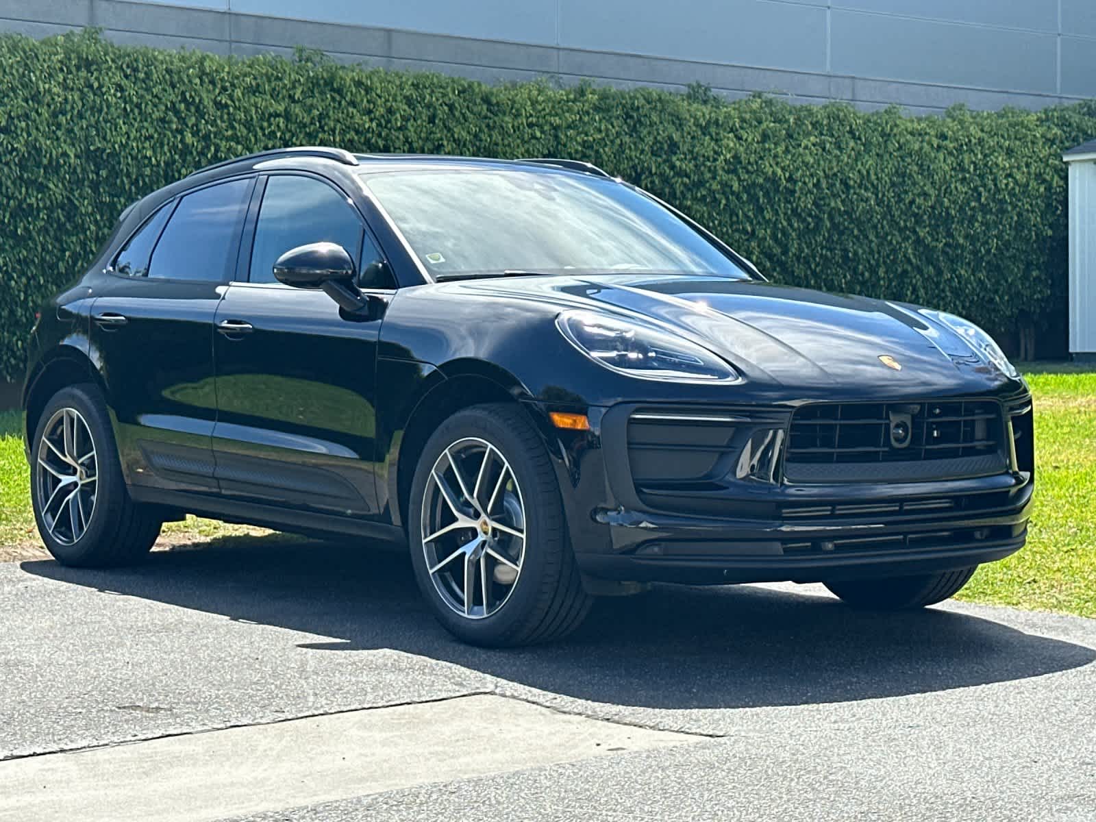 Thumbnail: 2026 Porsche Macan - 10
