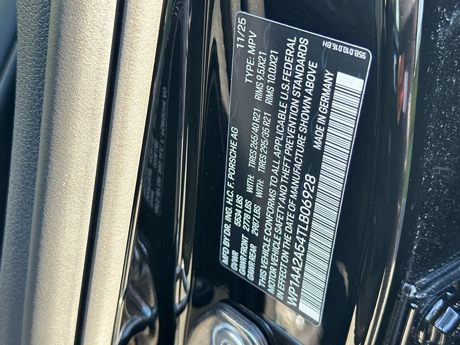 Thumbnail: 2026 Porsche Macan - 33