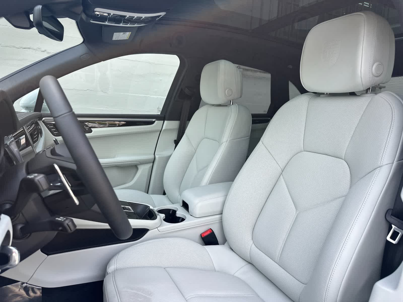 Thumbnail: 2026 Porsche Macan - 5