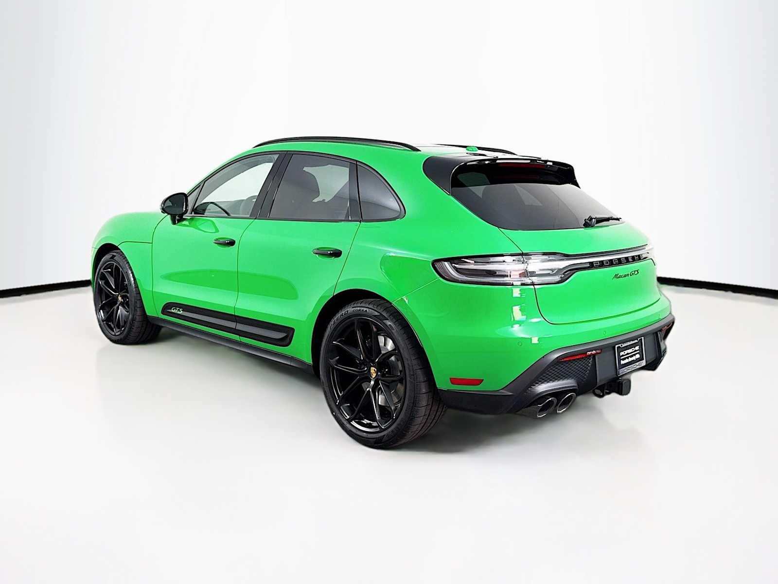 Thumbnail: 2025 Porsche Macan - 3