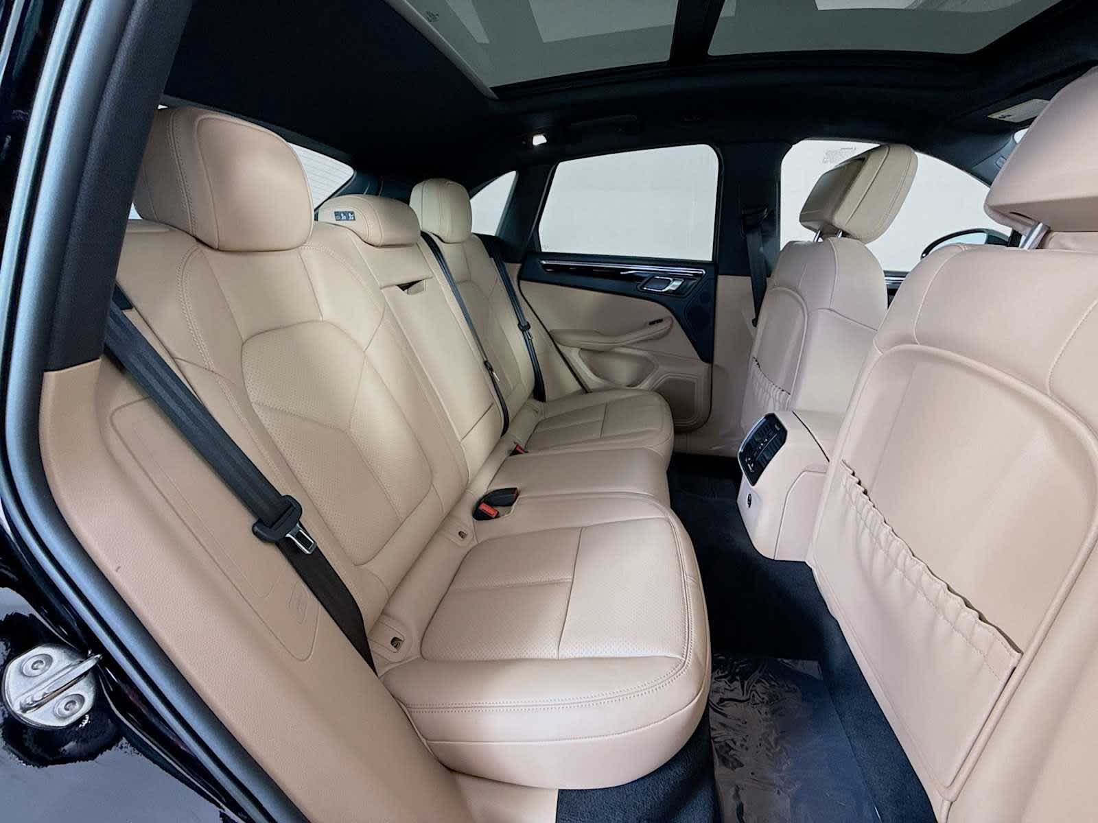 Thumbnail: 2026 Porsche Macan - 20