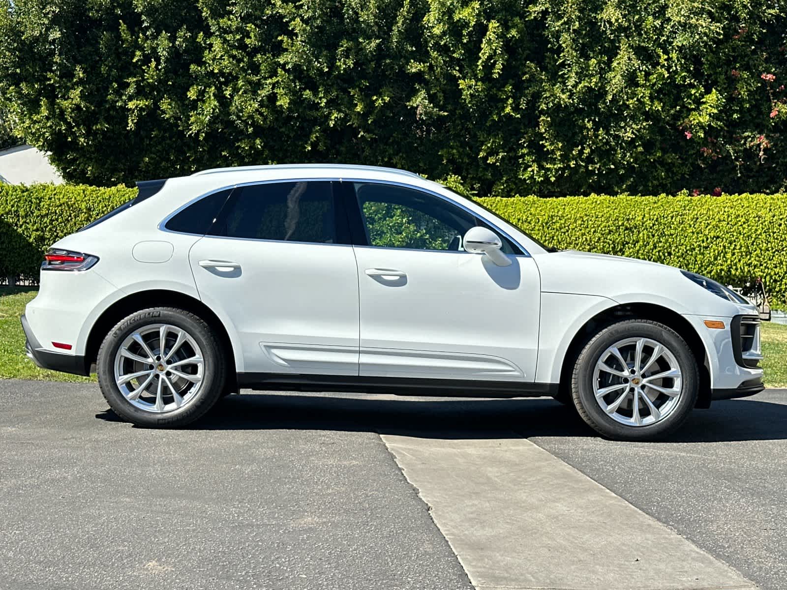 Thumbnail: 2026 Porsche Macan - 9