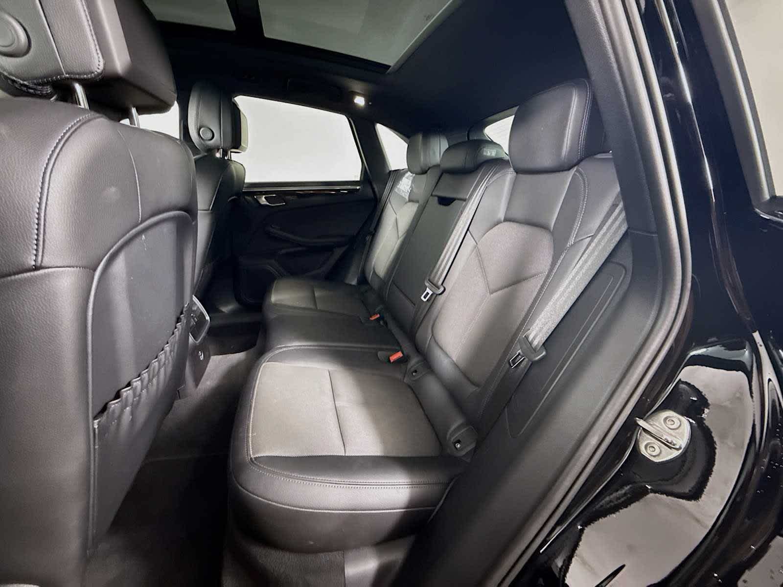 Thumbnail: 2025 Porsche Macan - 18