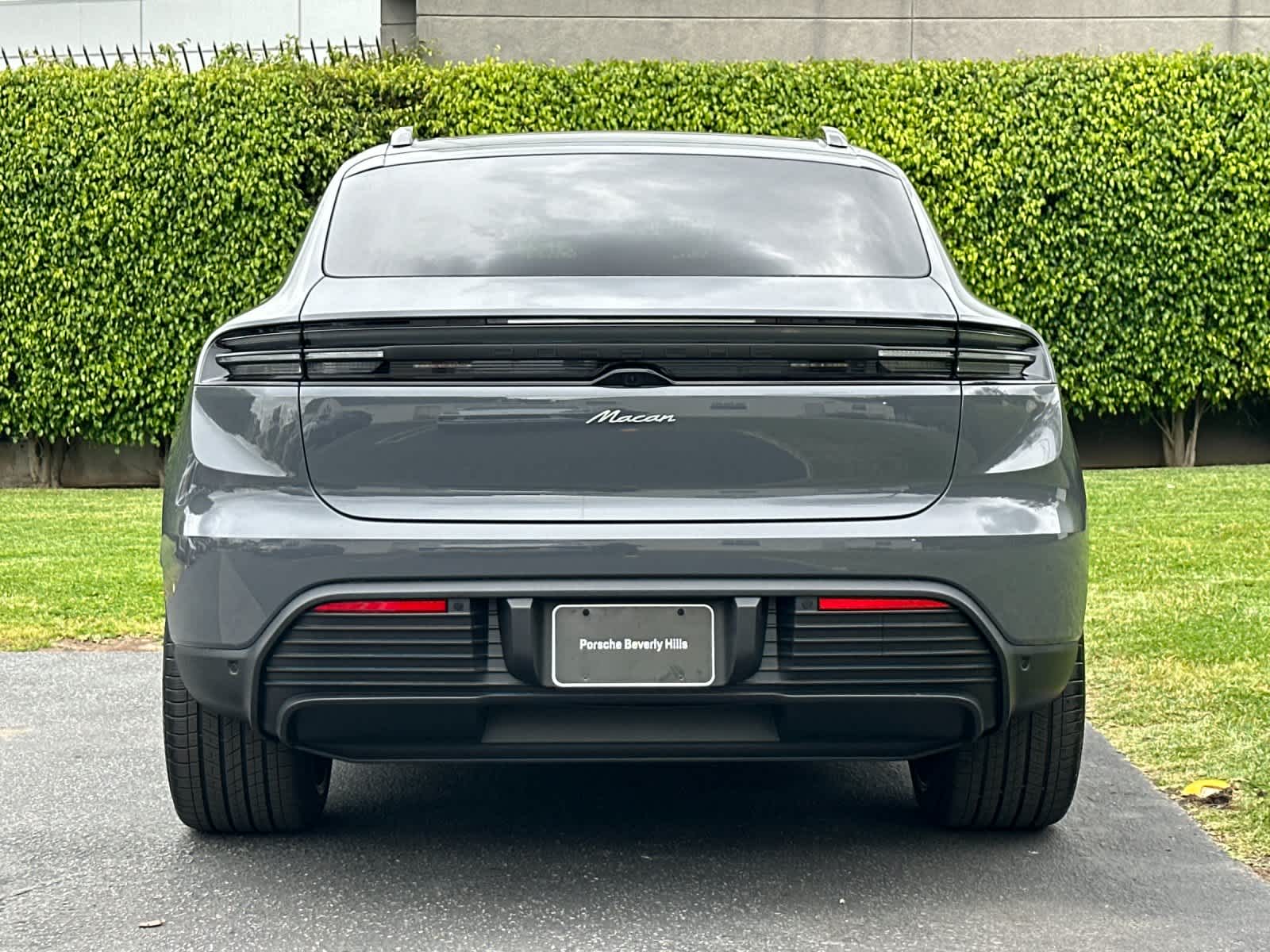 Thumbnail: 2026 Porsche Macan - 7