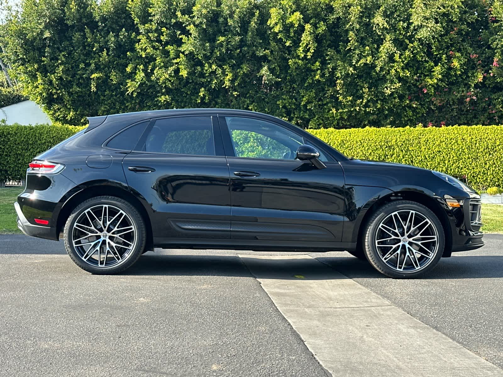 Thumbnail: 2026 Porsche Macan - 9