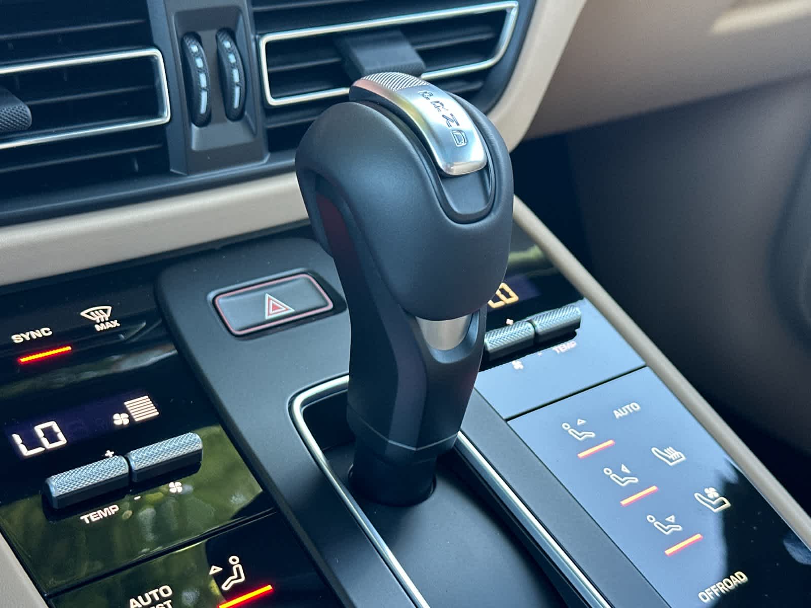 Thumbnail: 2026 Porsche Macan - 25