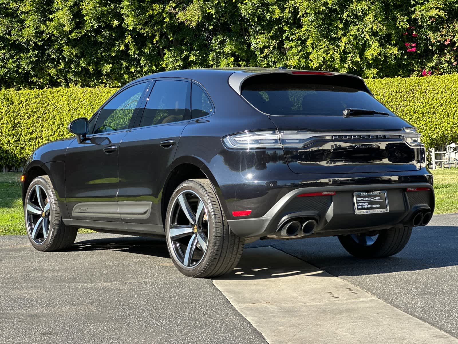 Thumbnail: 2023 Porsche Macan - 3