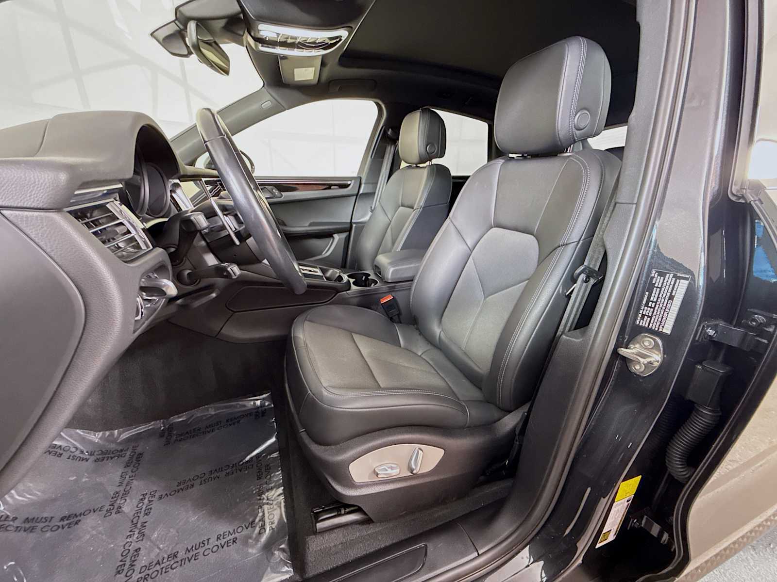 Thumbnail: 2023 Porsche Macan - 5