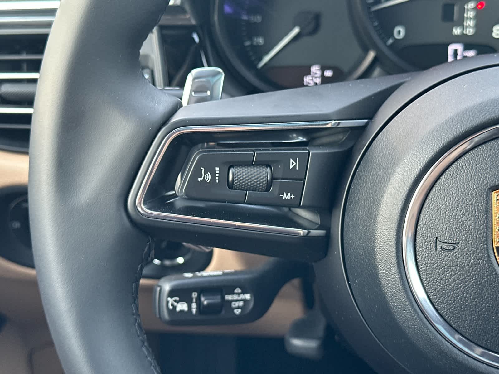 Thumbnail: 2026 Porsche Macan - 27