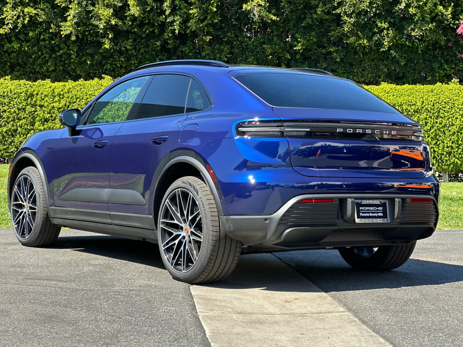 Thumbnail: 2026 Porsche Macan - 3