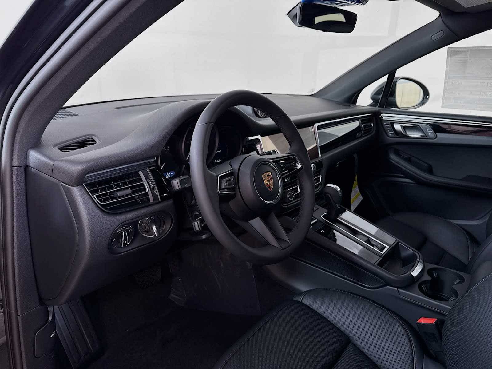 Thumbnail: 2026 Porsche Macan - 4