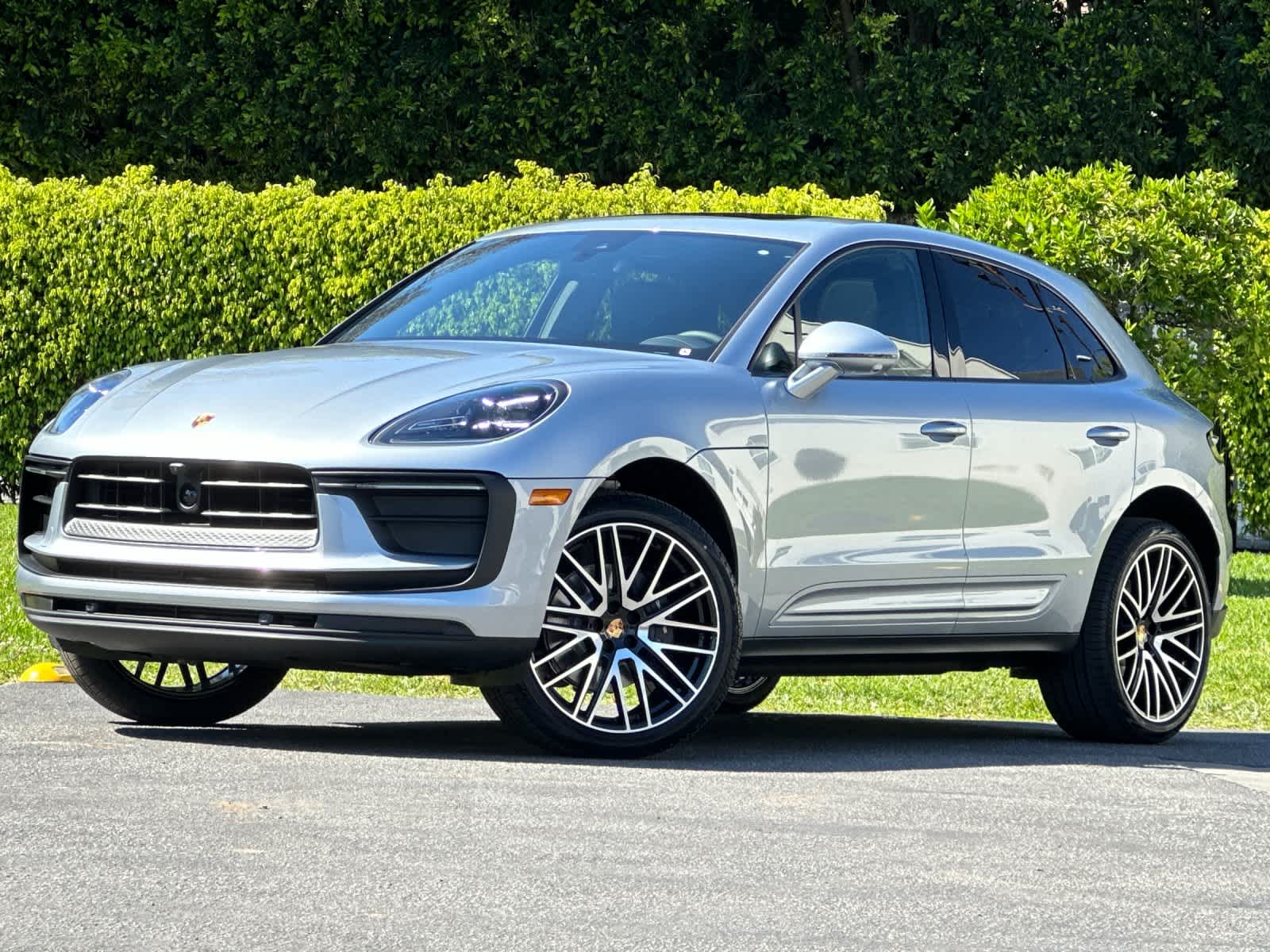Thumbnail: 2026 Porsche Macan - 1