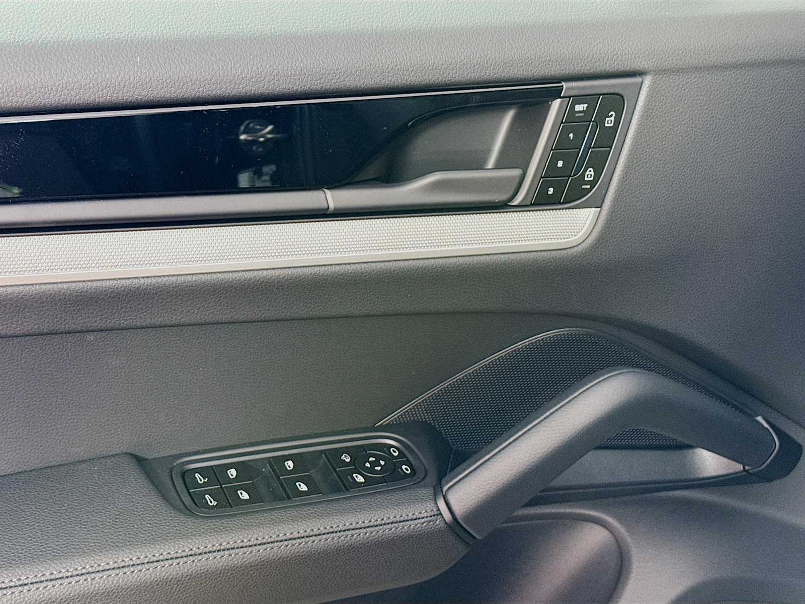 Thumbnail: 2025 Porsche Cayenne - 14