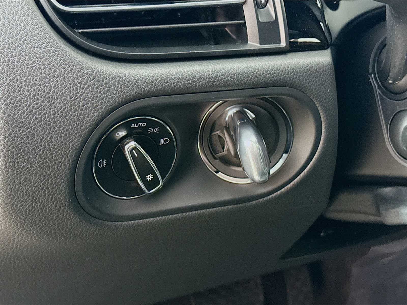 Thumbnail: 2026 Porsche Macan - 11