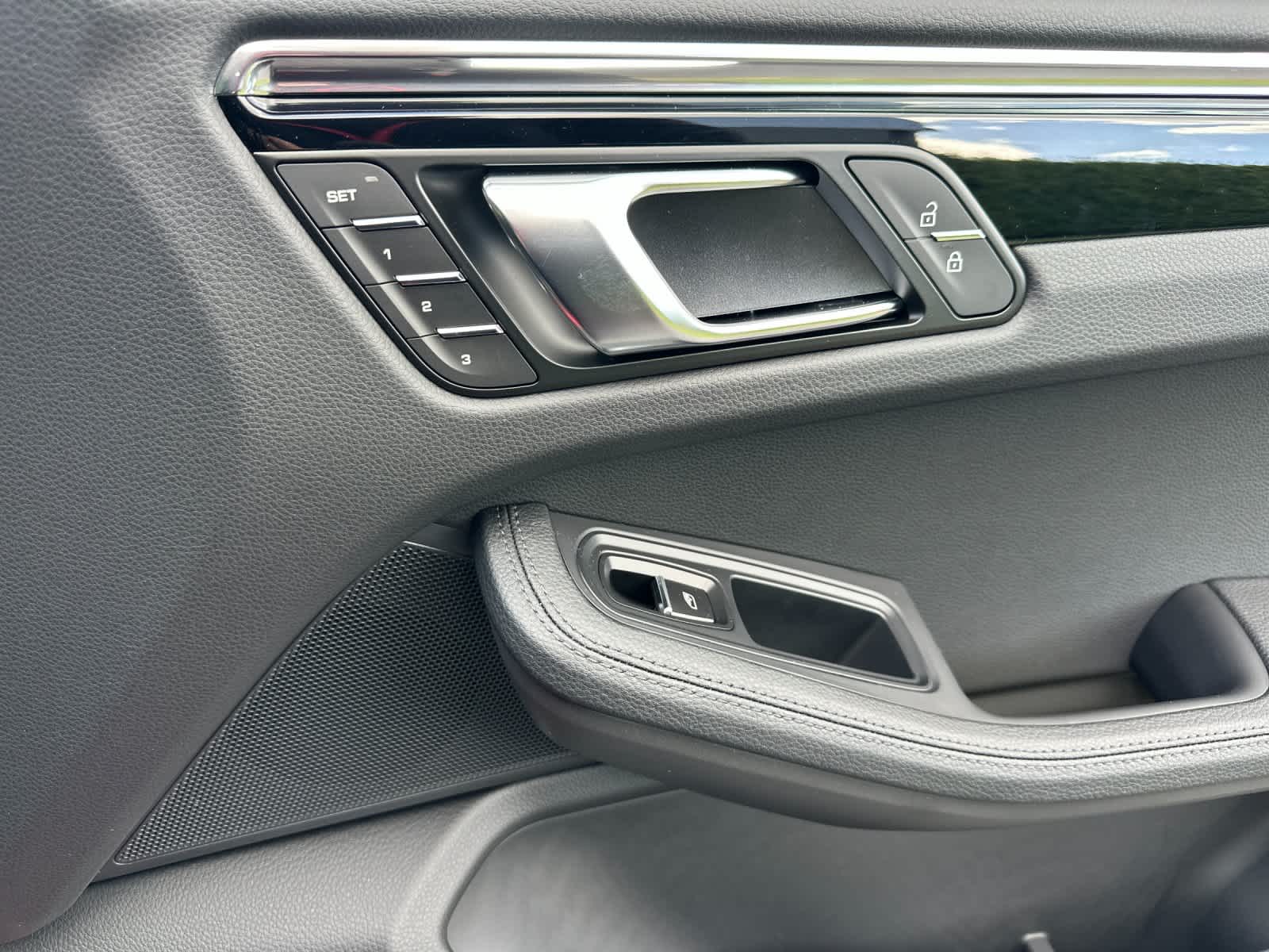 Thumbnail: 2026 Porsche Macan - 19