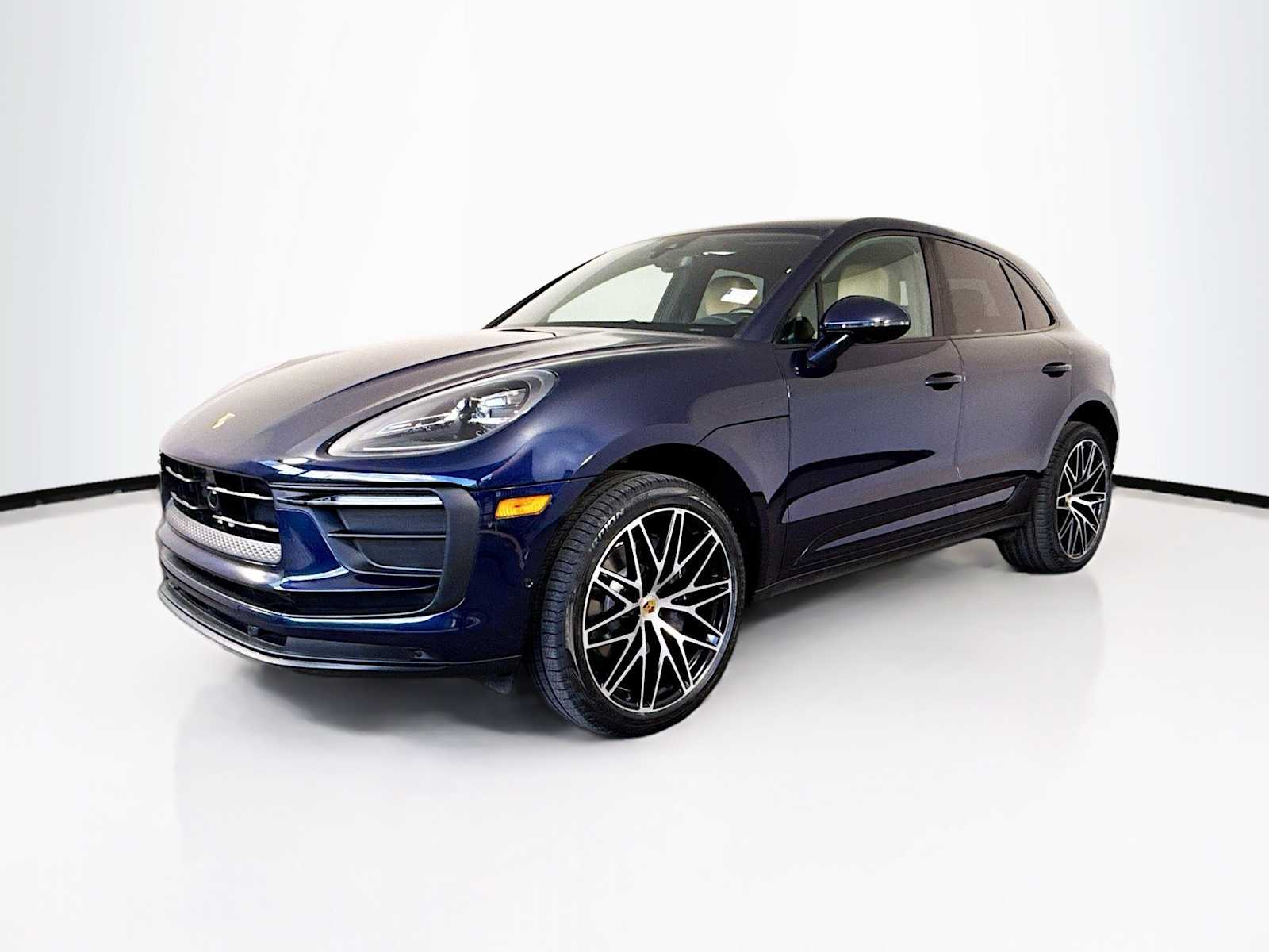 Thumbnail: 2022 Porsche Macan - 1