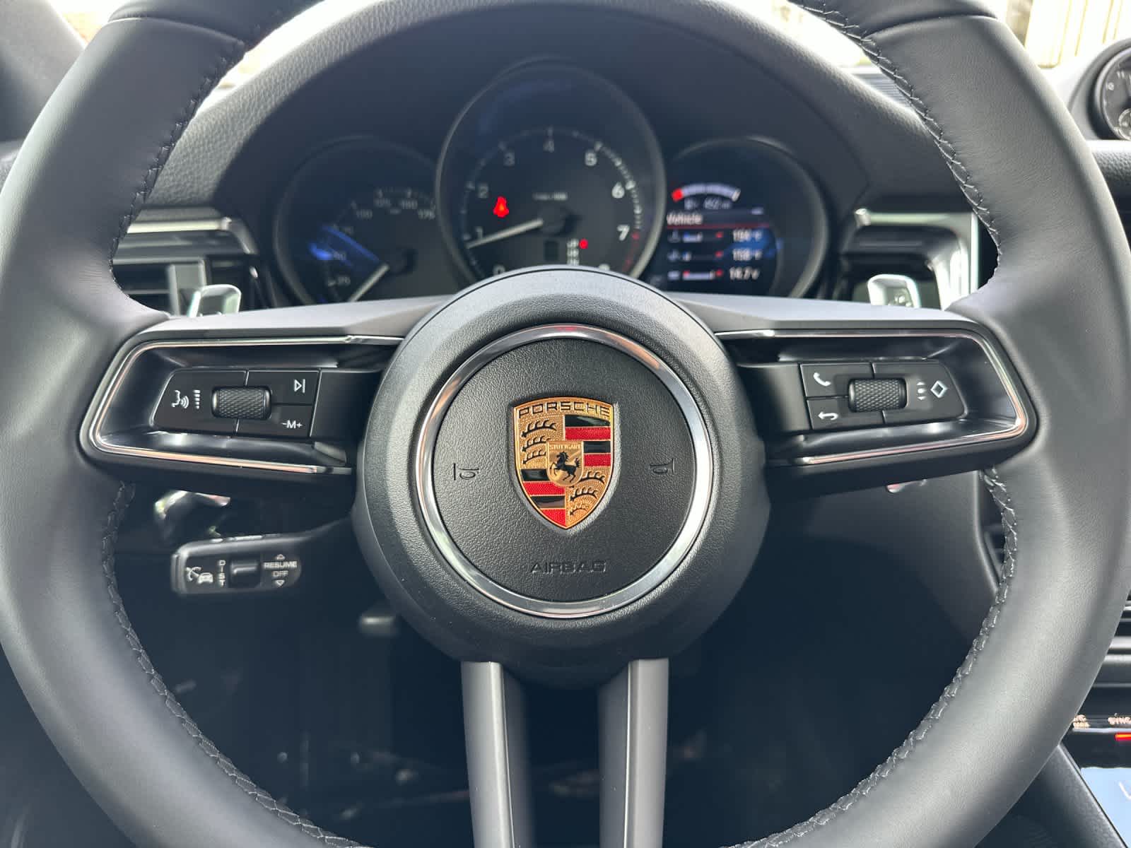 Thumbnail: 2026 Porsche Macan - 25