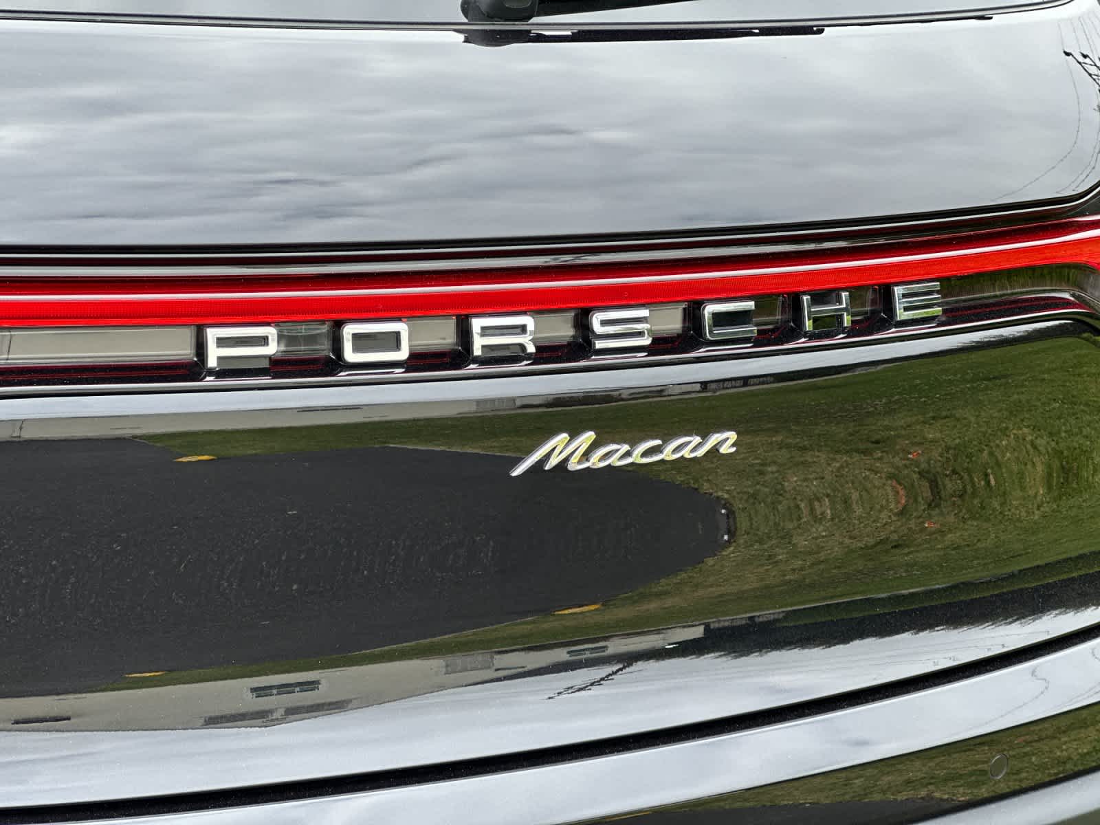 Thumbnail: 2026 Porsche Macan - 32