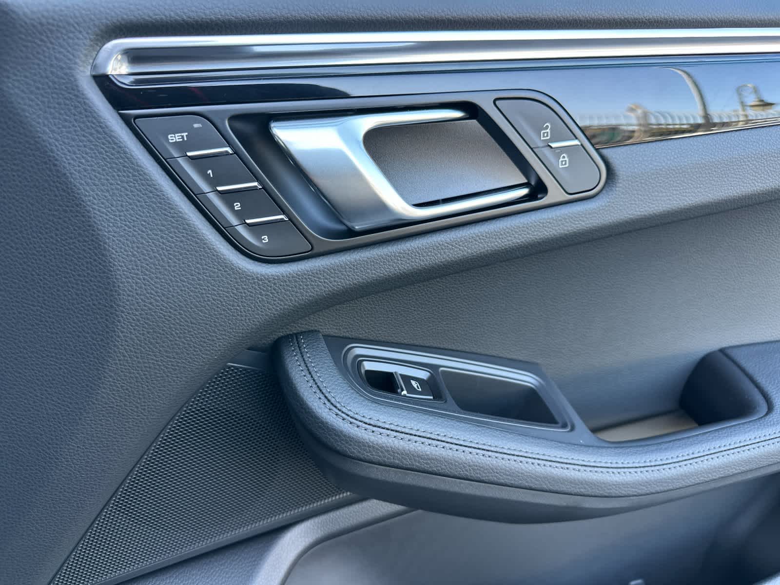 Thumbnail: 2026 Porsche Macan - 19