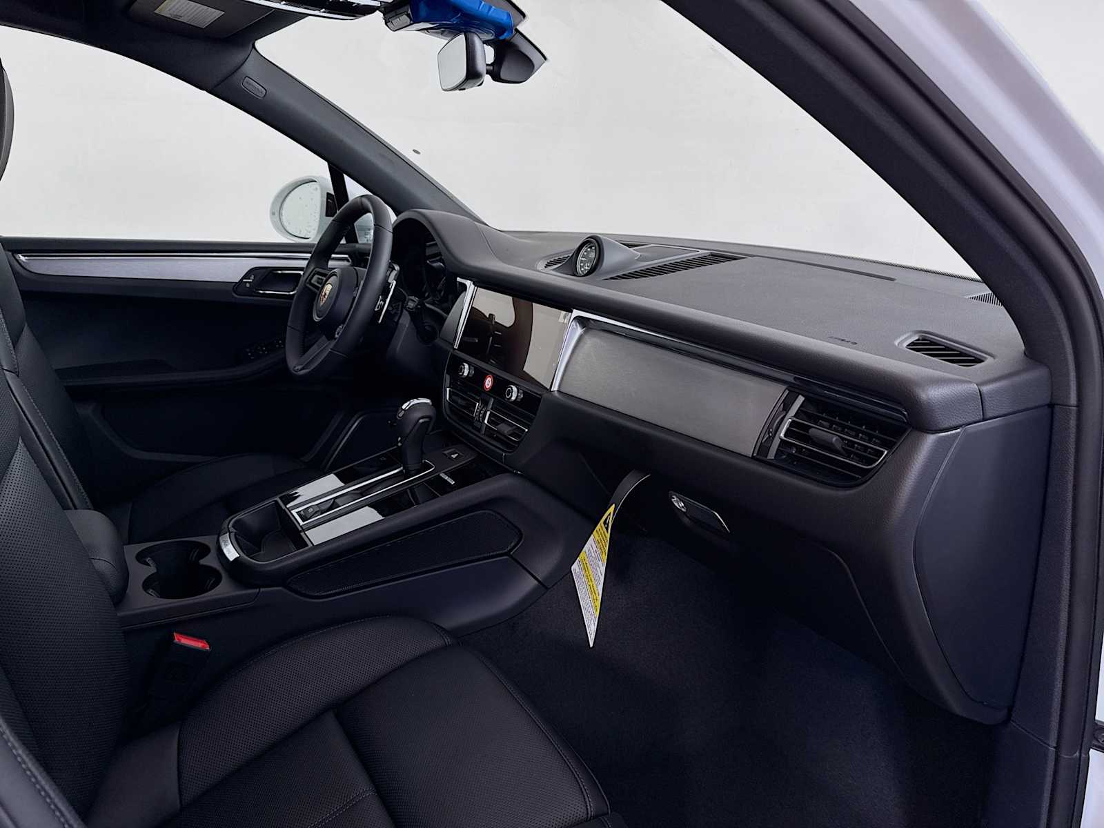 Thumbnail: 2026 Porsche Macan - 22