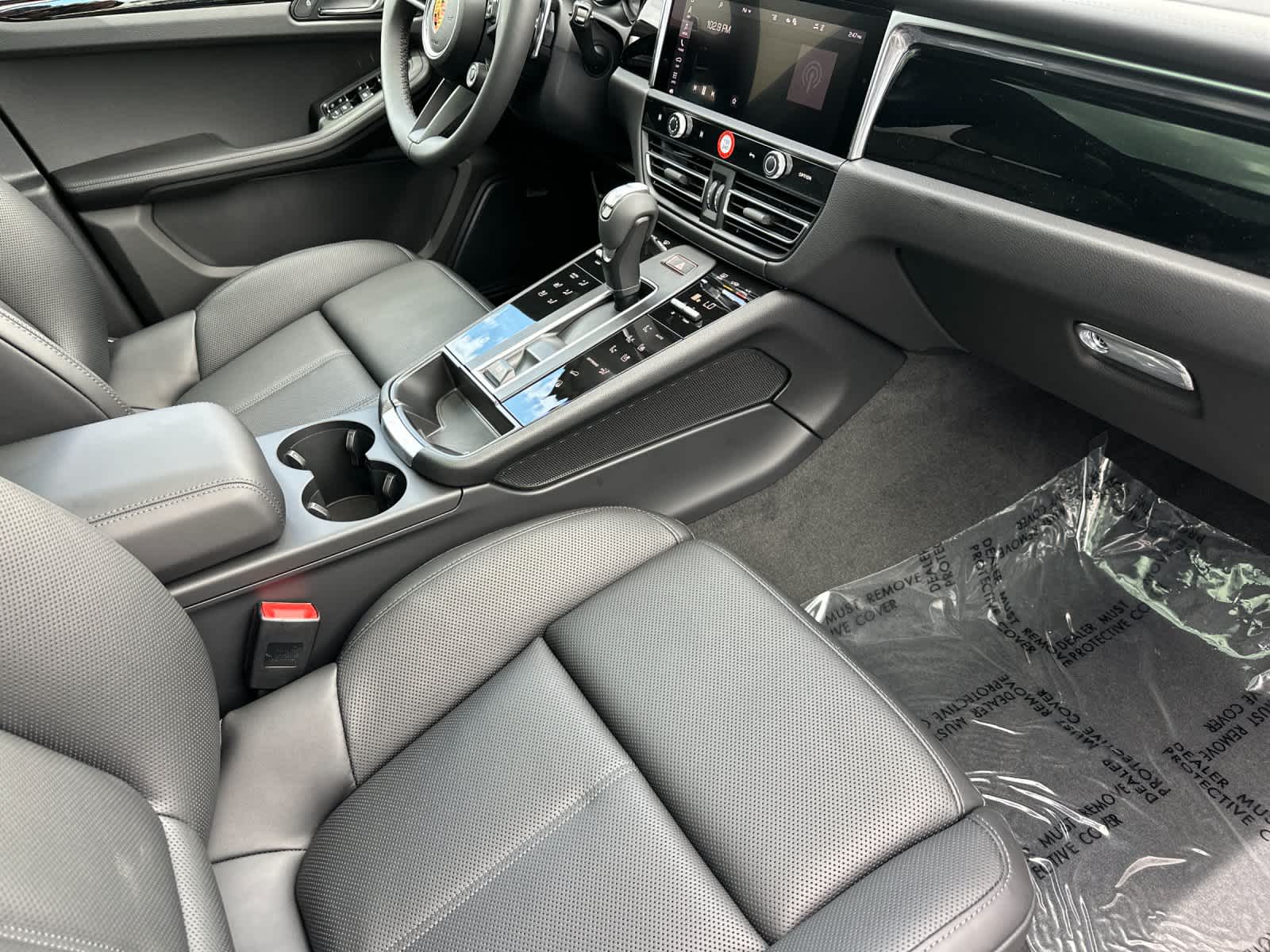 Thumbnail: 2026 Porsche Macan - 17