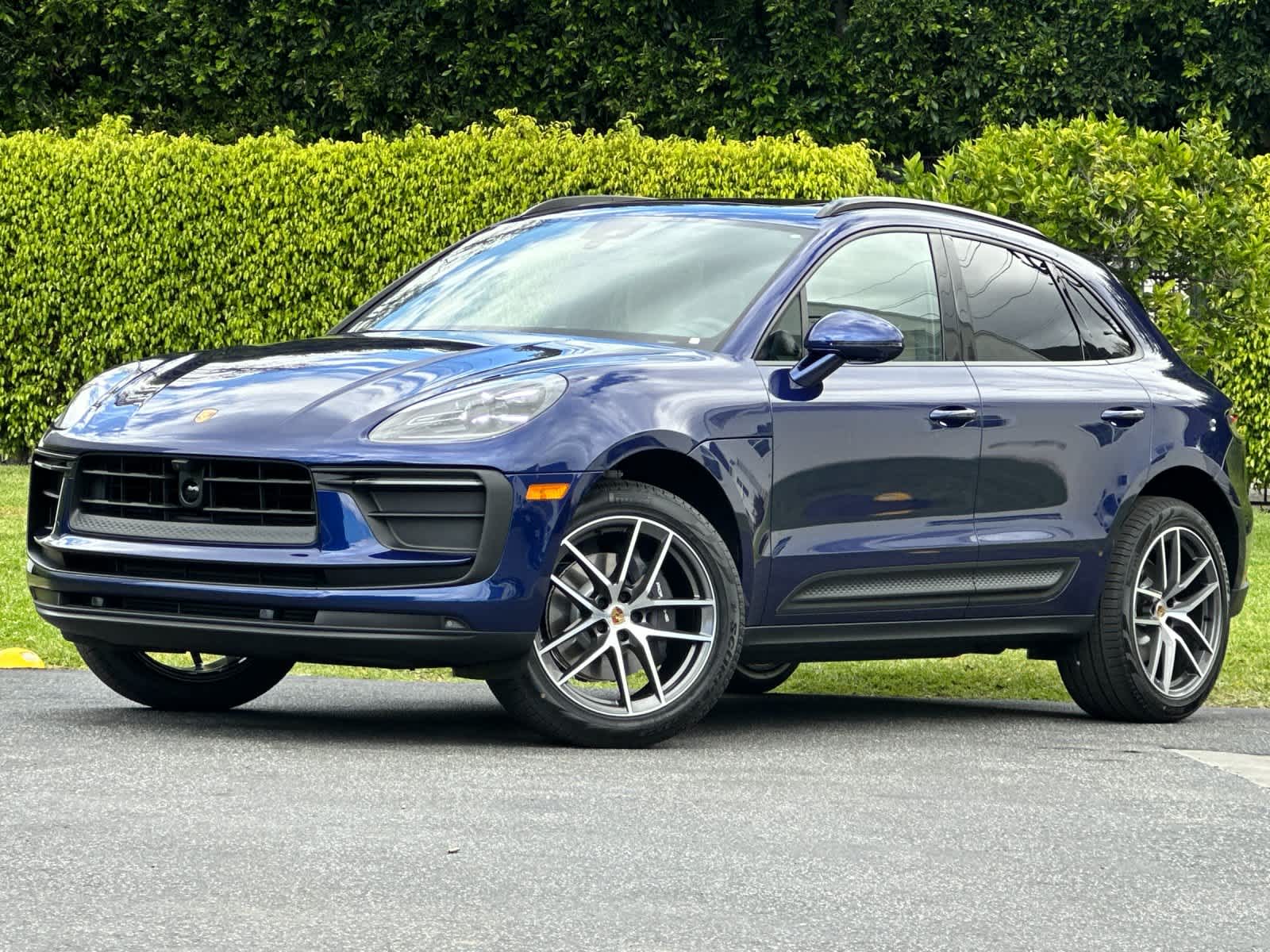 Thumbnail: 2026 Porsche Macan - 1