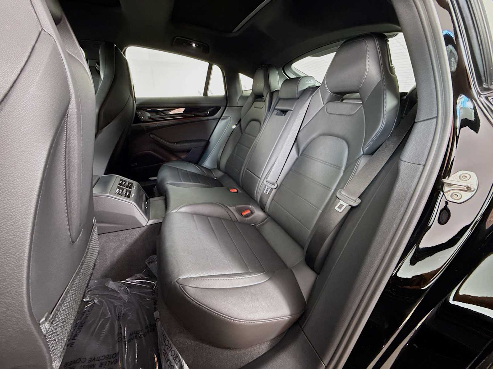 Thumbnail: 2025 Porsche Panamera - 17