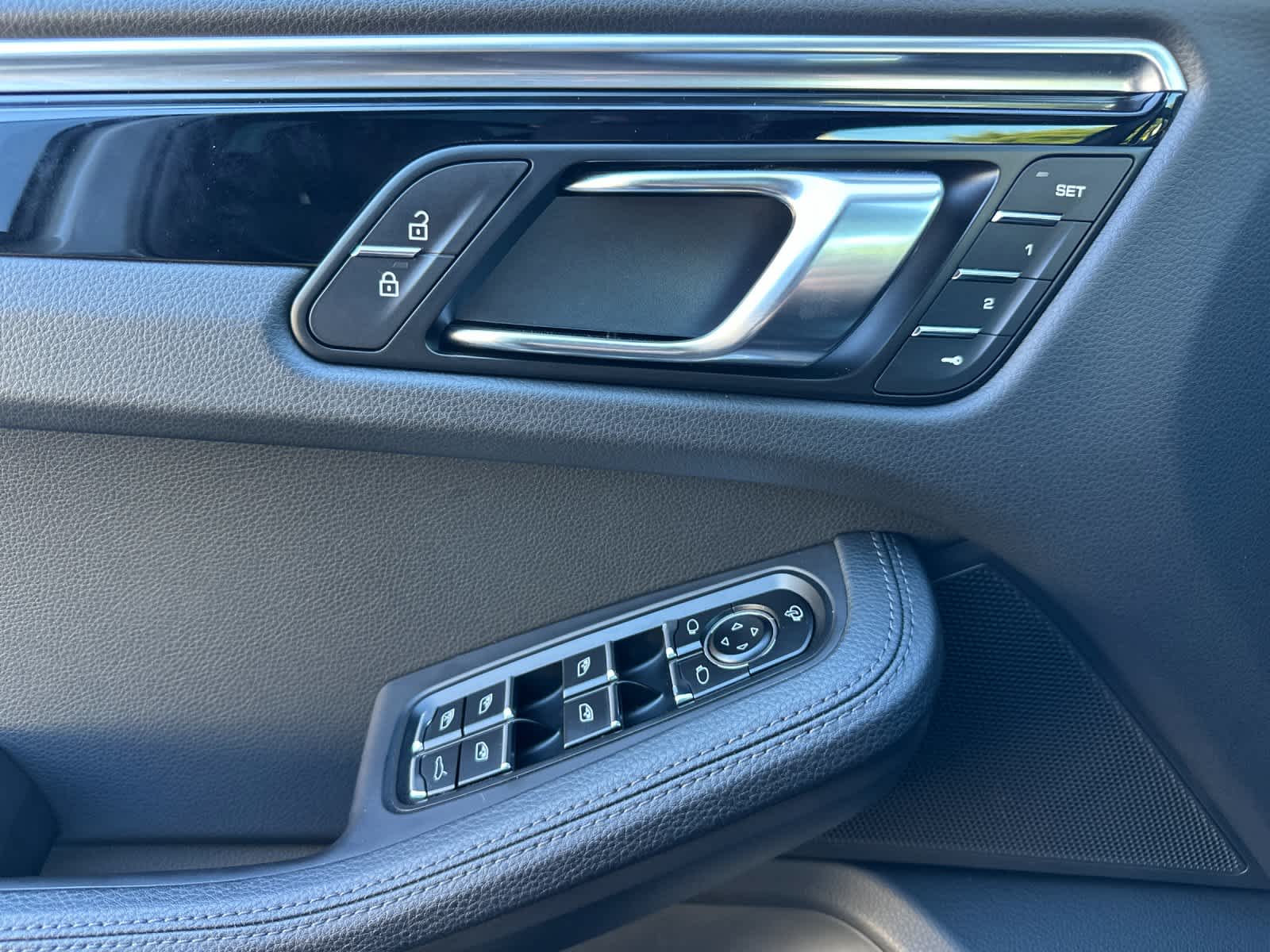 Thumbnail: 2025 Porsche Macan - 12