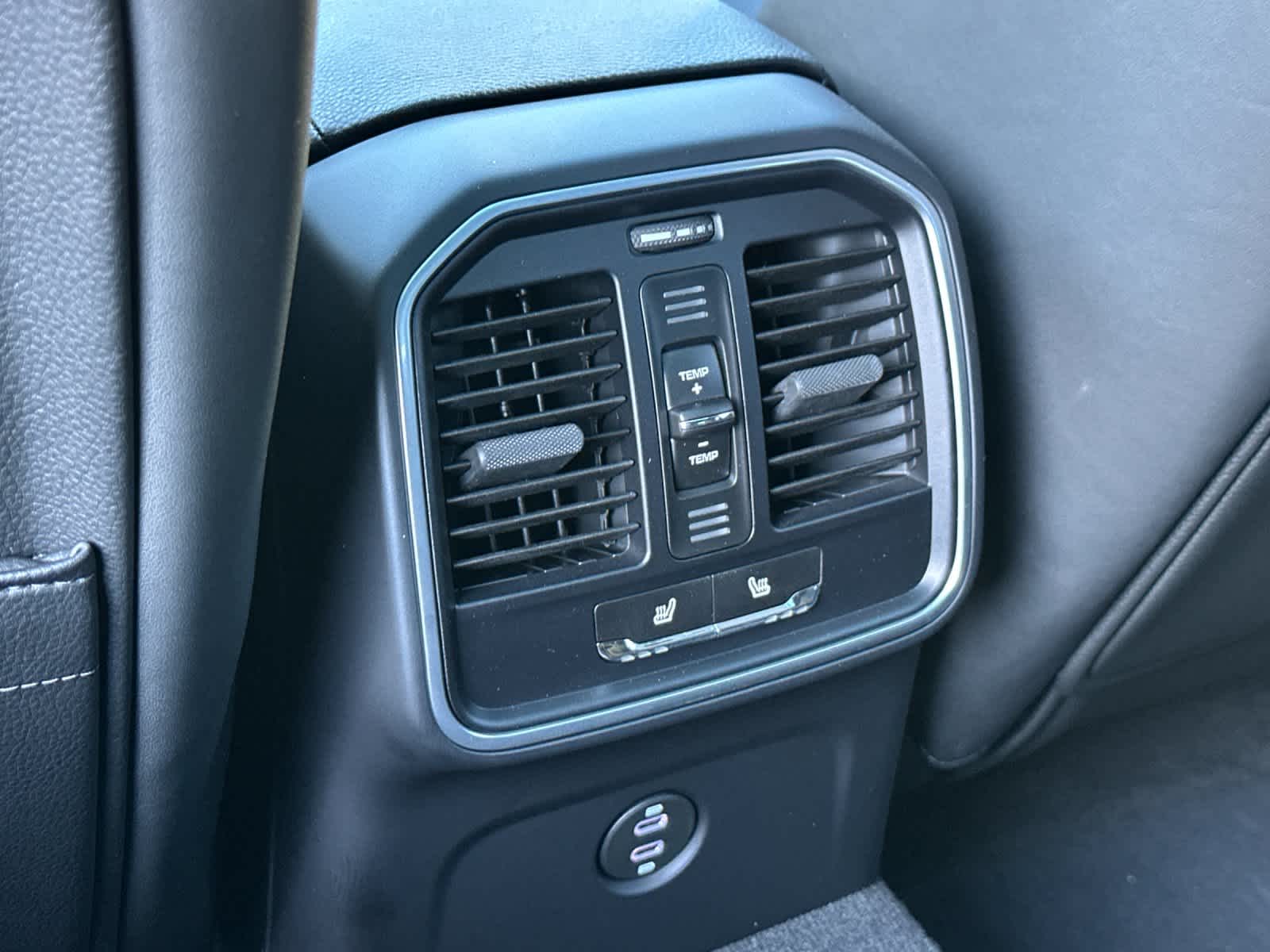 Thumbnail: 2025 Porsche Macan - 14