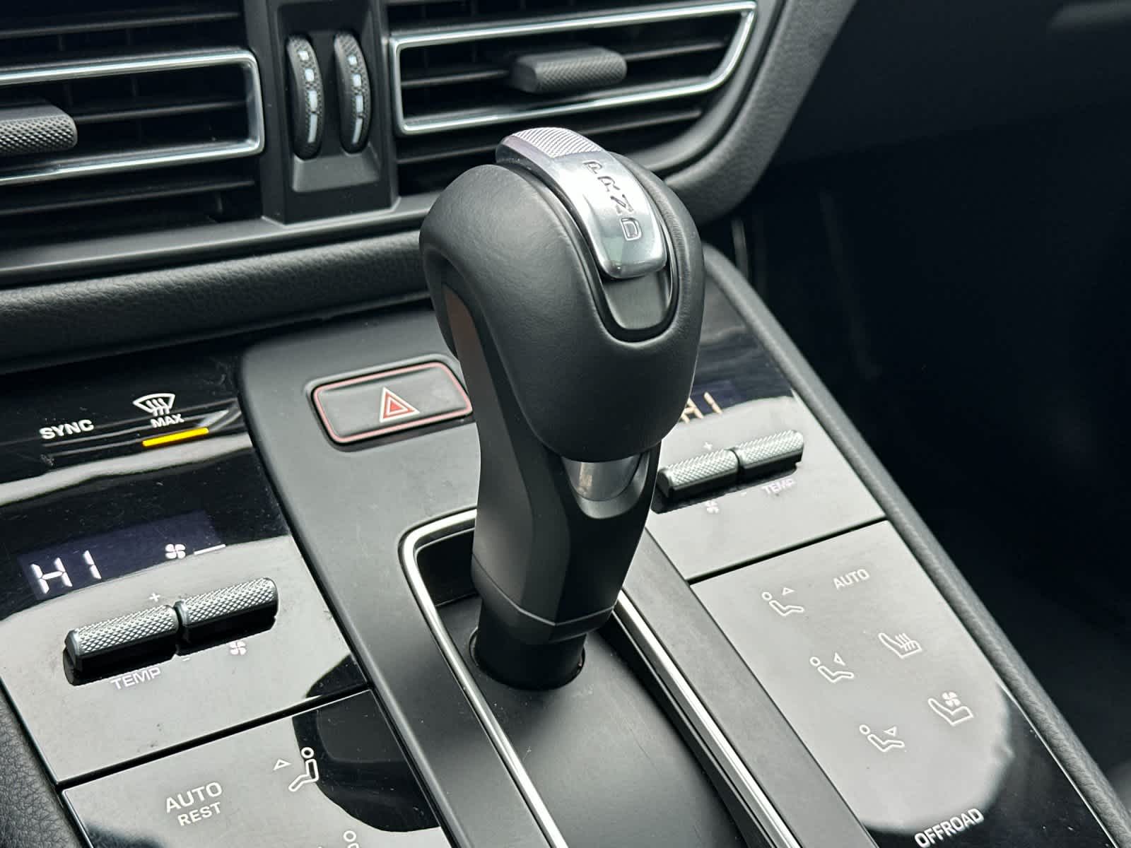 Thumbnail: 2025 Porsche Macan - 24