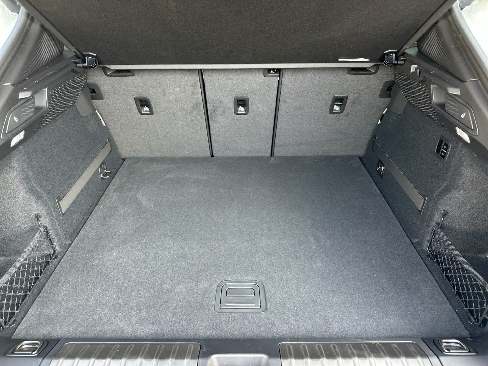 Thumbnail: 2025 Porsche Macan - 16