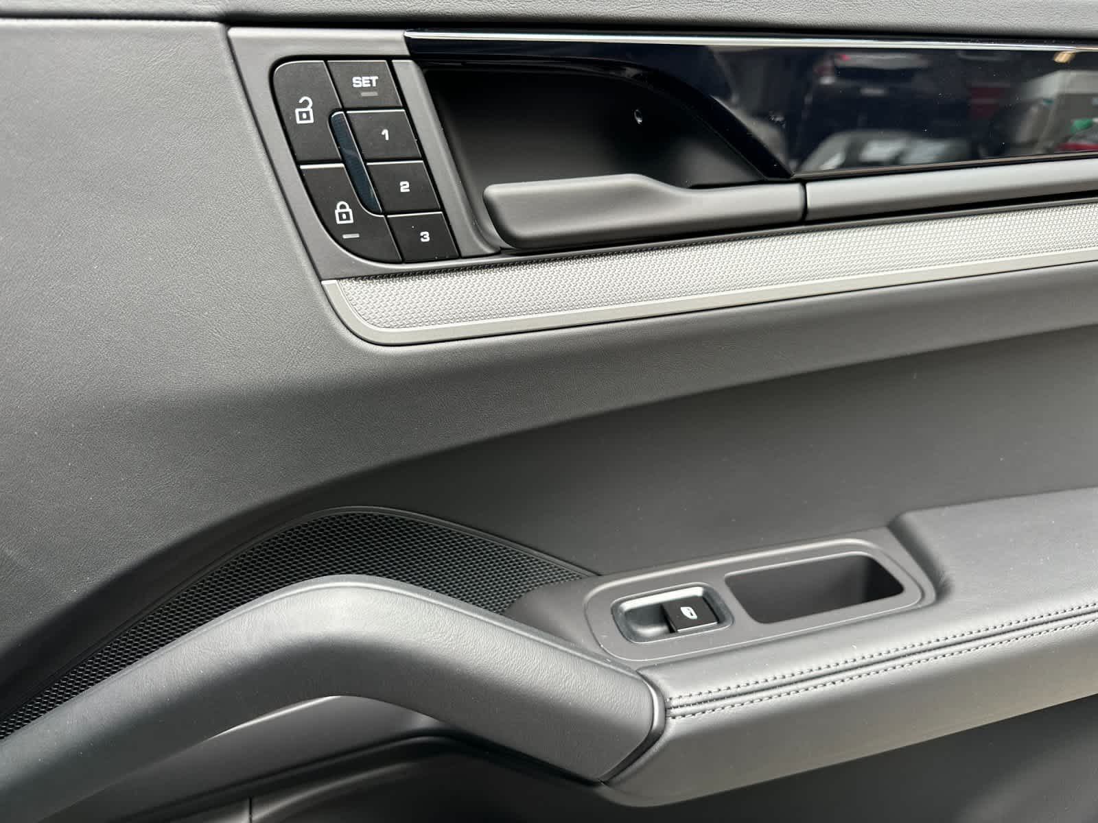 Thumbnail: 2026 Porsche Cayenne - 19
