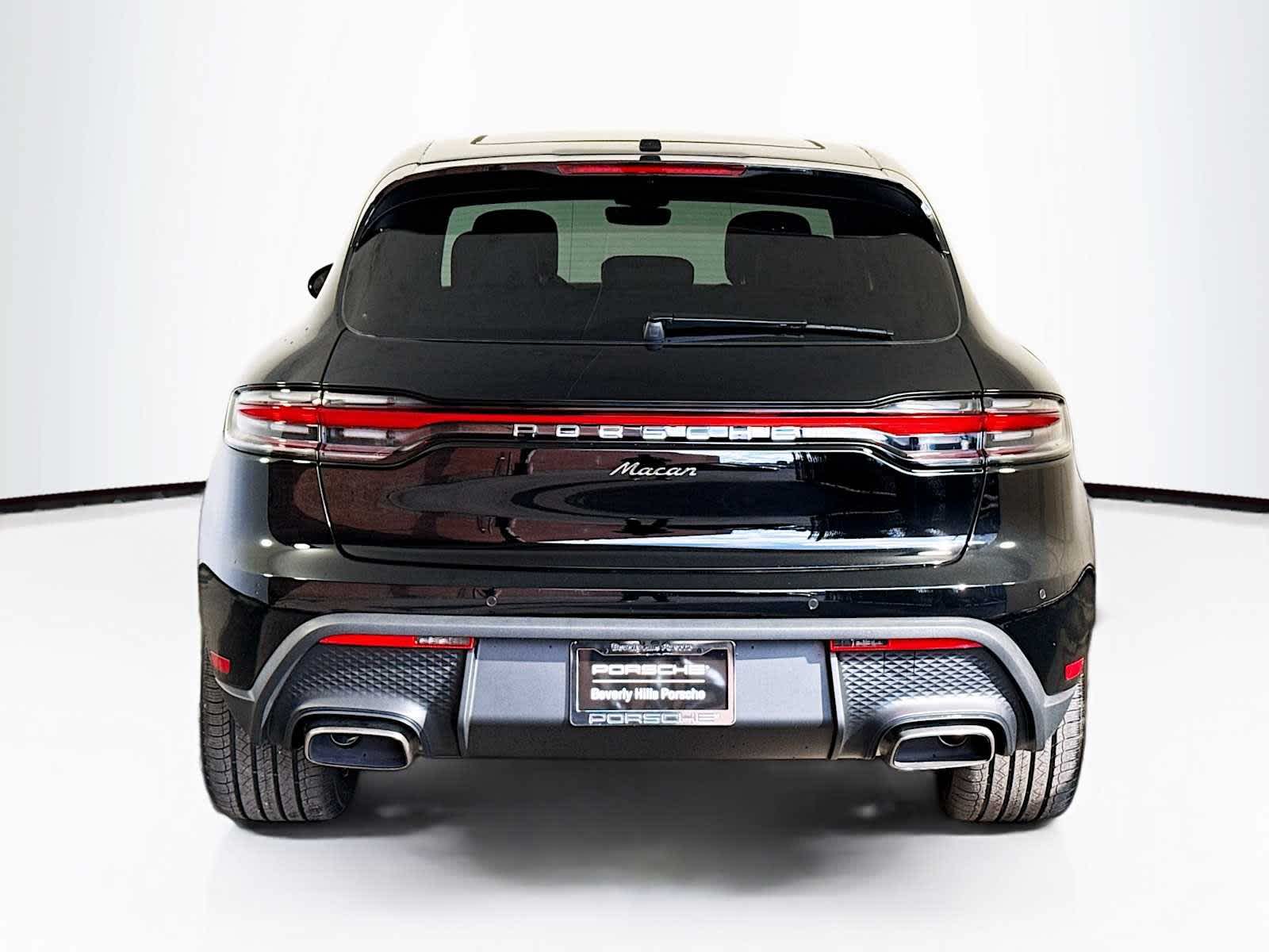 Thumbnail: 2026 Porsche Macan - 10