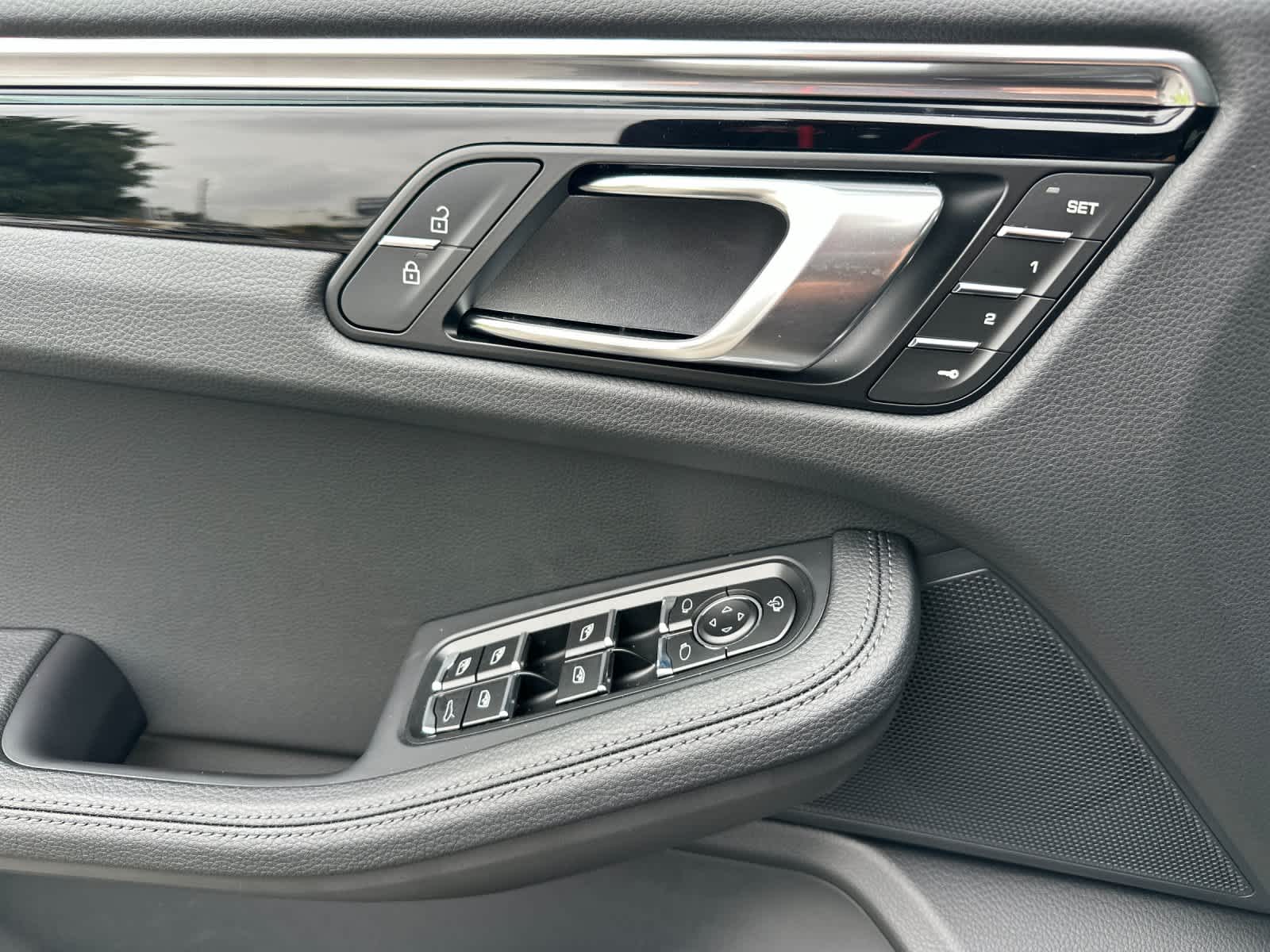 Thumbnail: 2026 Porsche Macan - 12