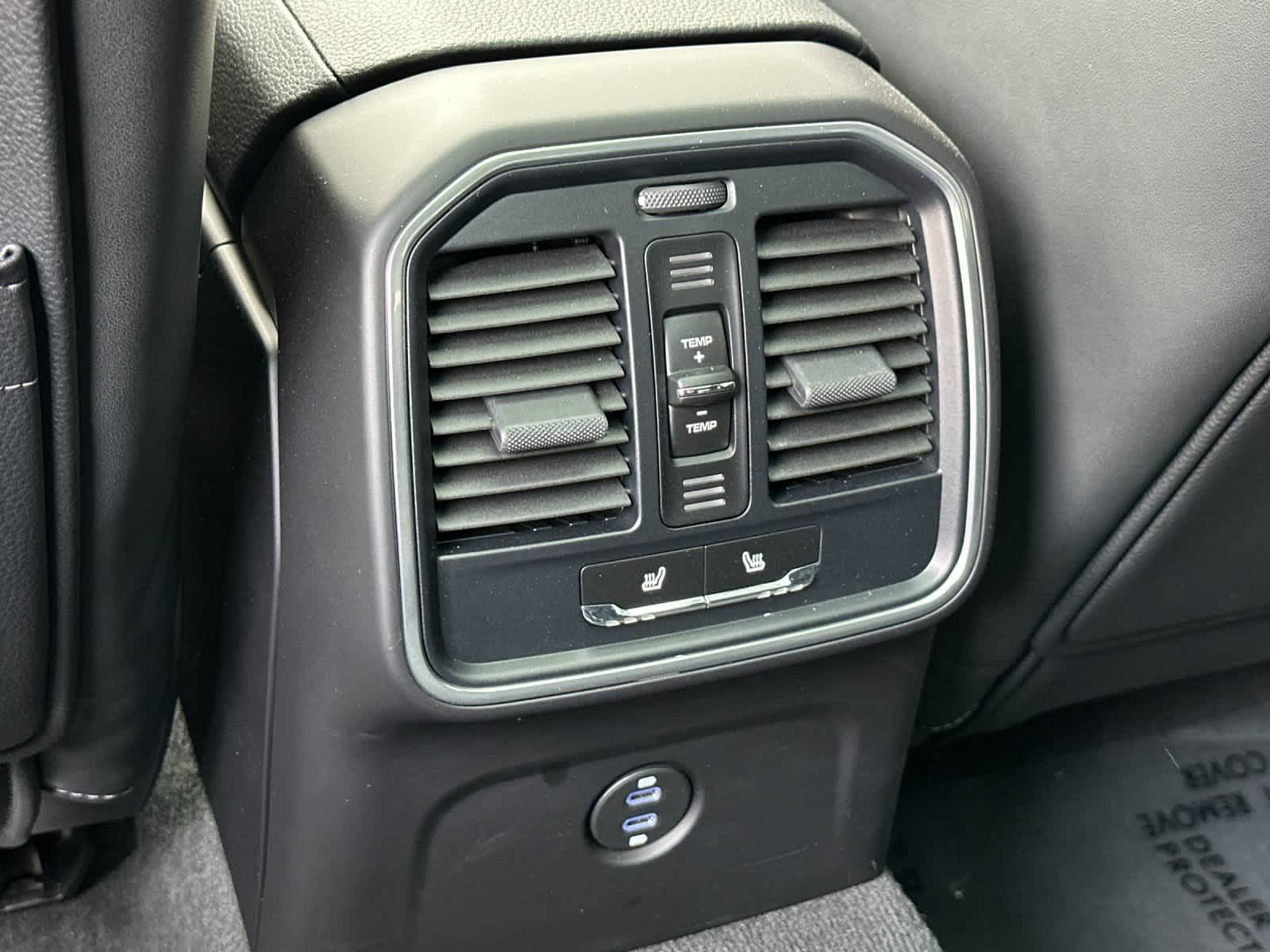 Thumbnail: 2025 Porsche Macan - 14