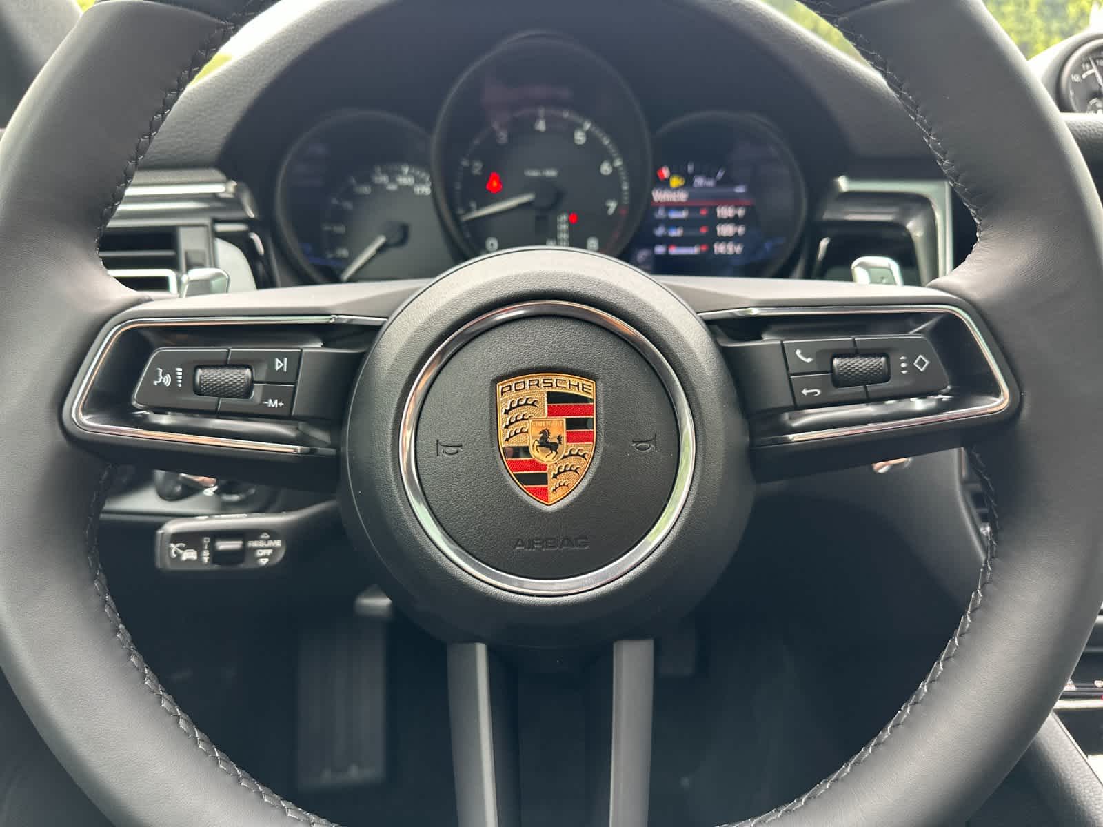 Thumbnail: 2026 Porsche Macan - 26