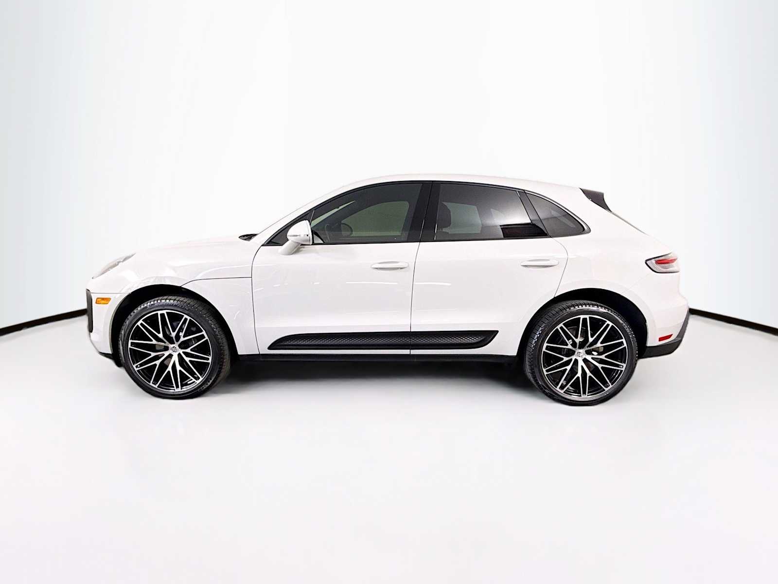Thumbnail: 2024 Porsche Macan - 2