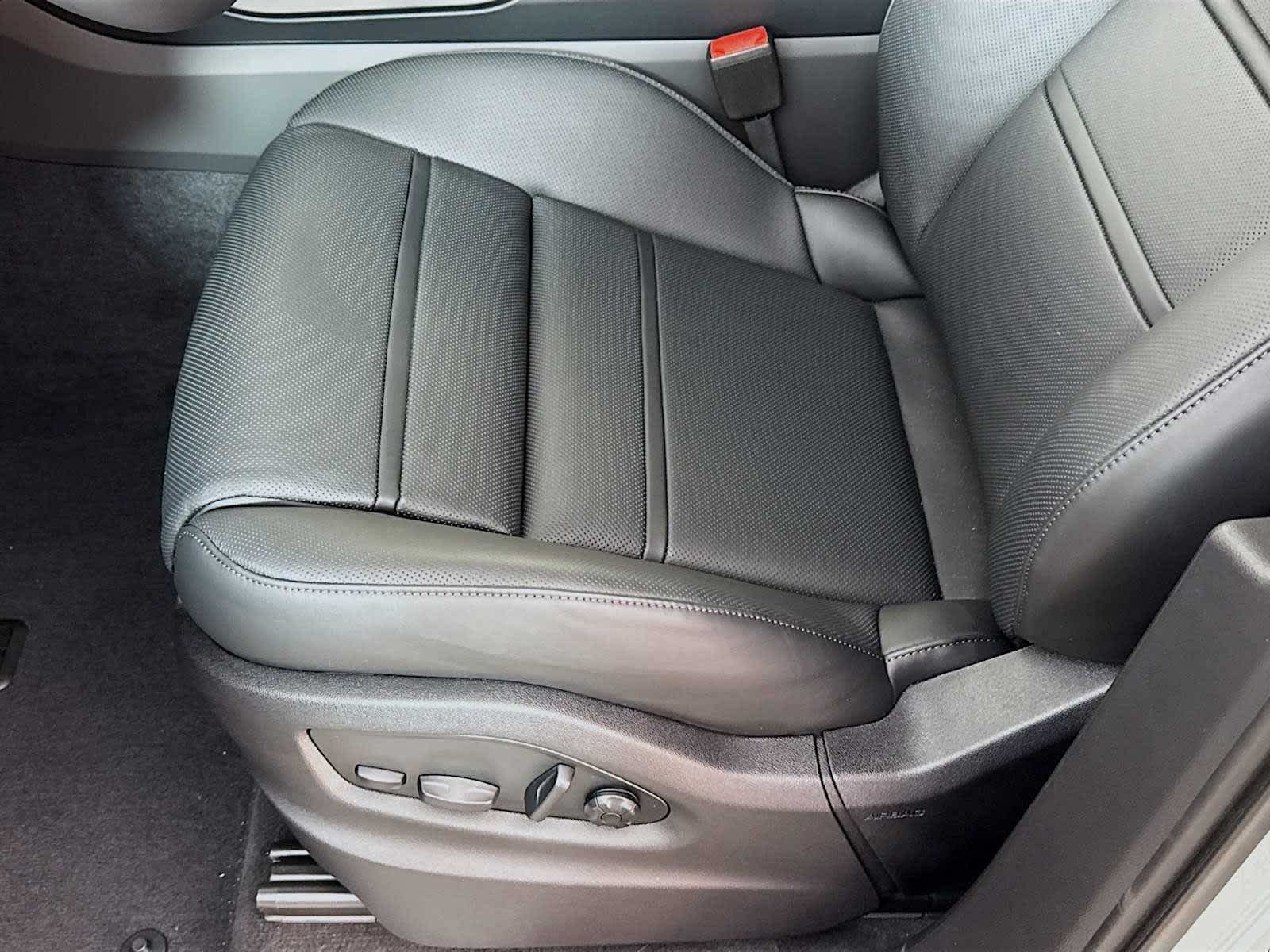 Thumbnail: 2026 Porsche Cayenne - 15